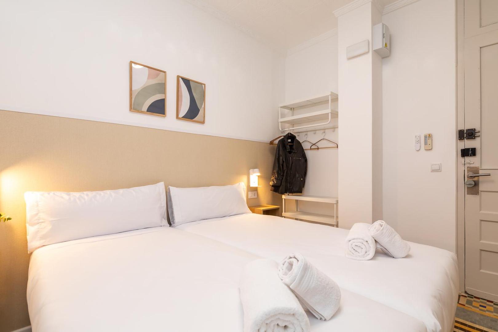 Habitación Estándar con Dos Camas y Baño Compartido