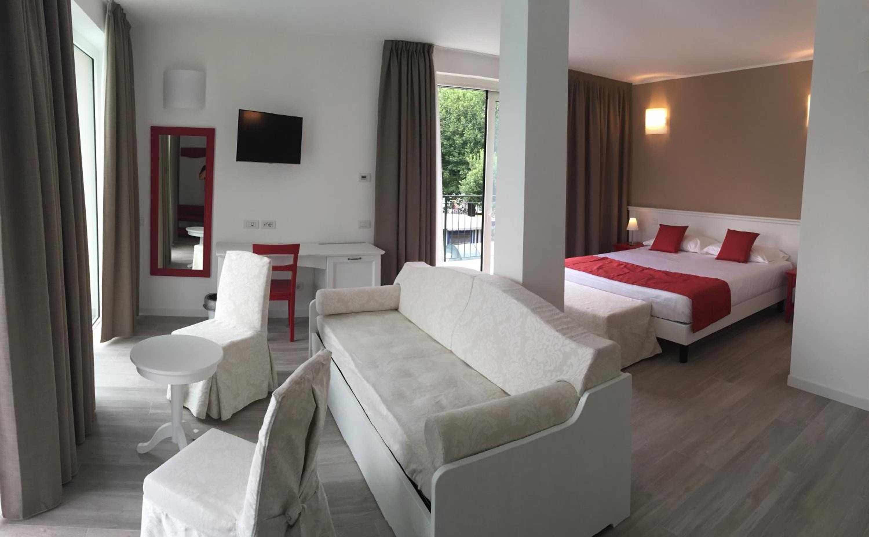 Junior Suite with Lake View photo 2
