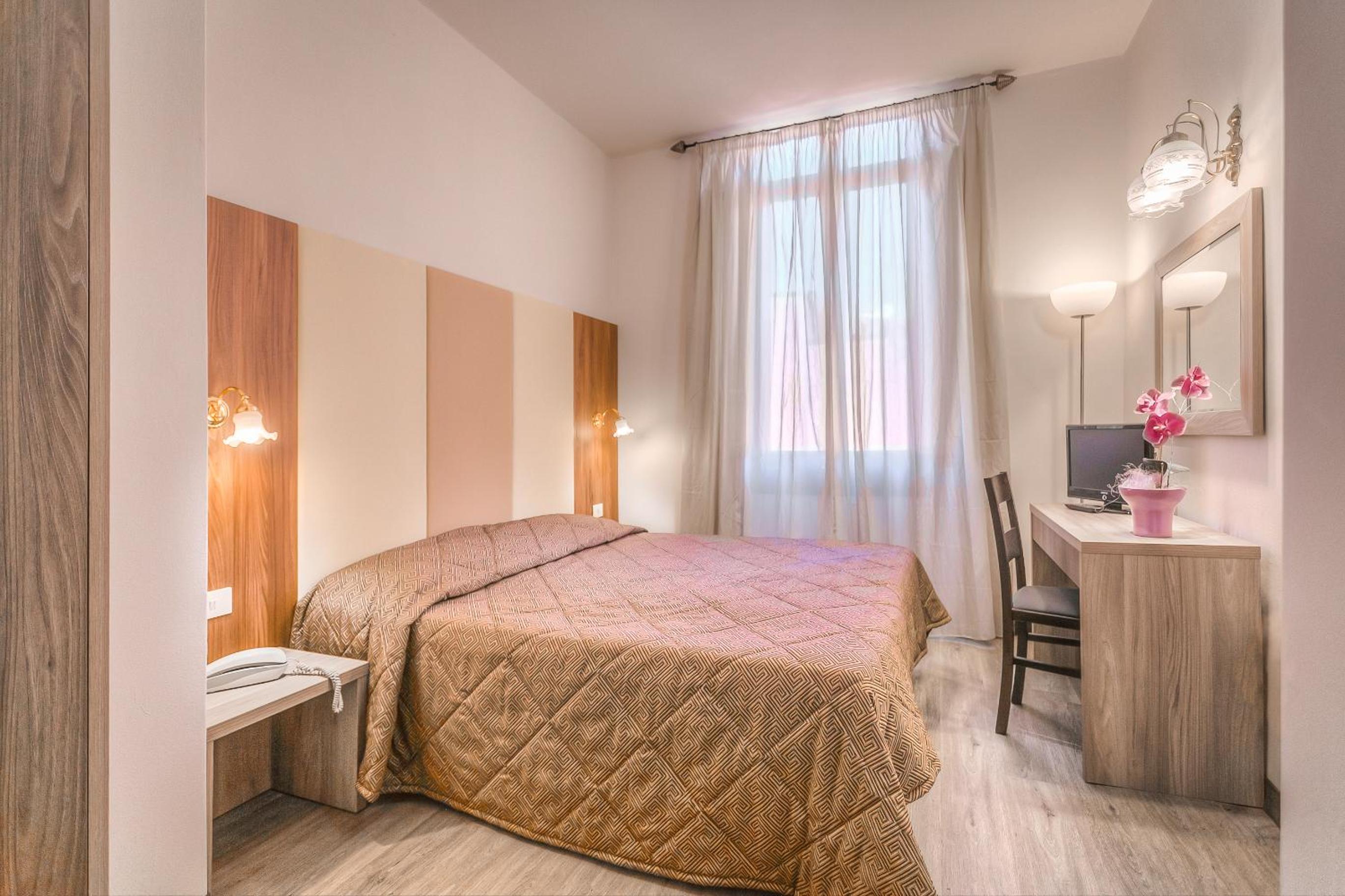 Double or Twin Room photo 2
