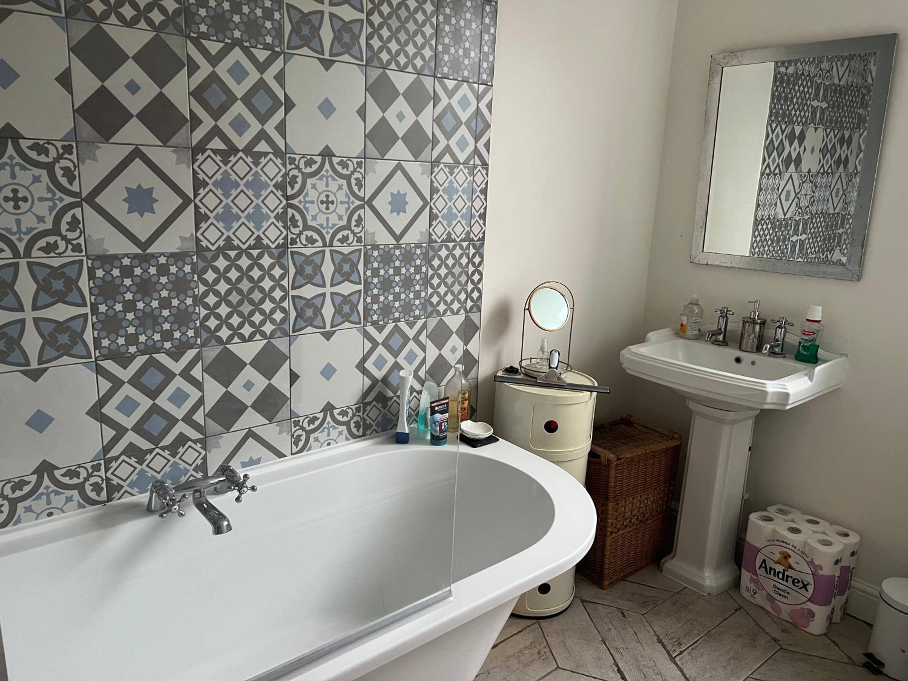 Single Room With Shared Bathroom photo 2