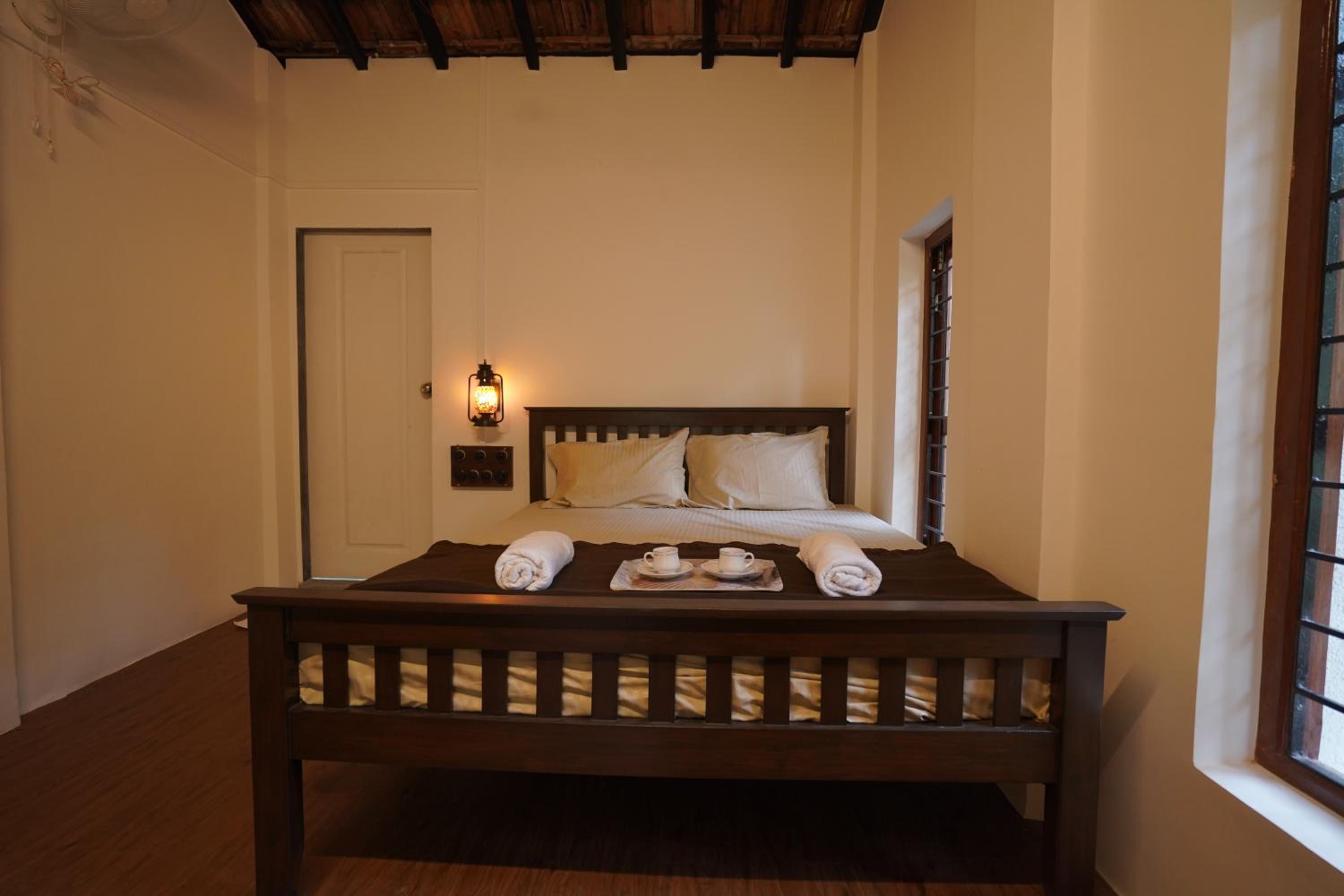 Deluxe Double Room (2 Adults + 1 Child)