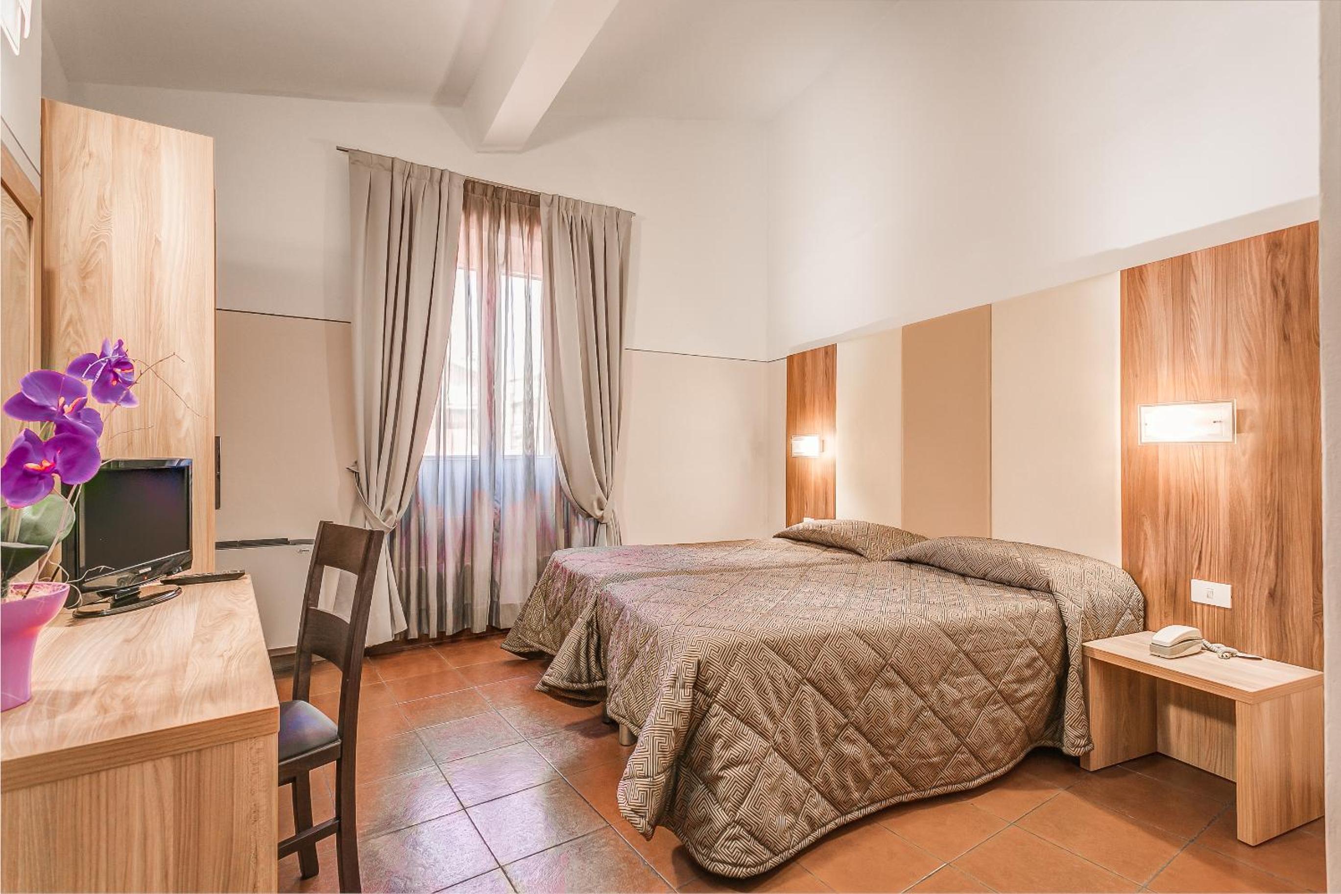 Double or Twin Room photo 3