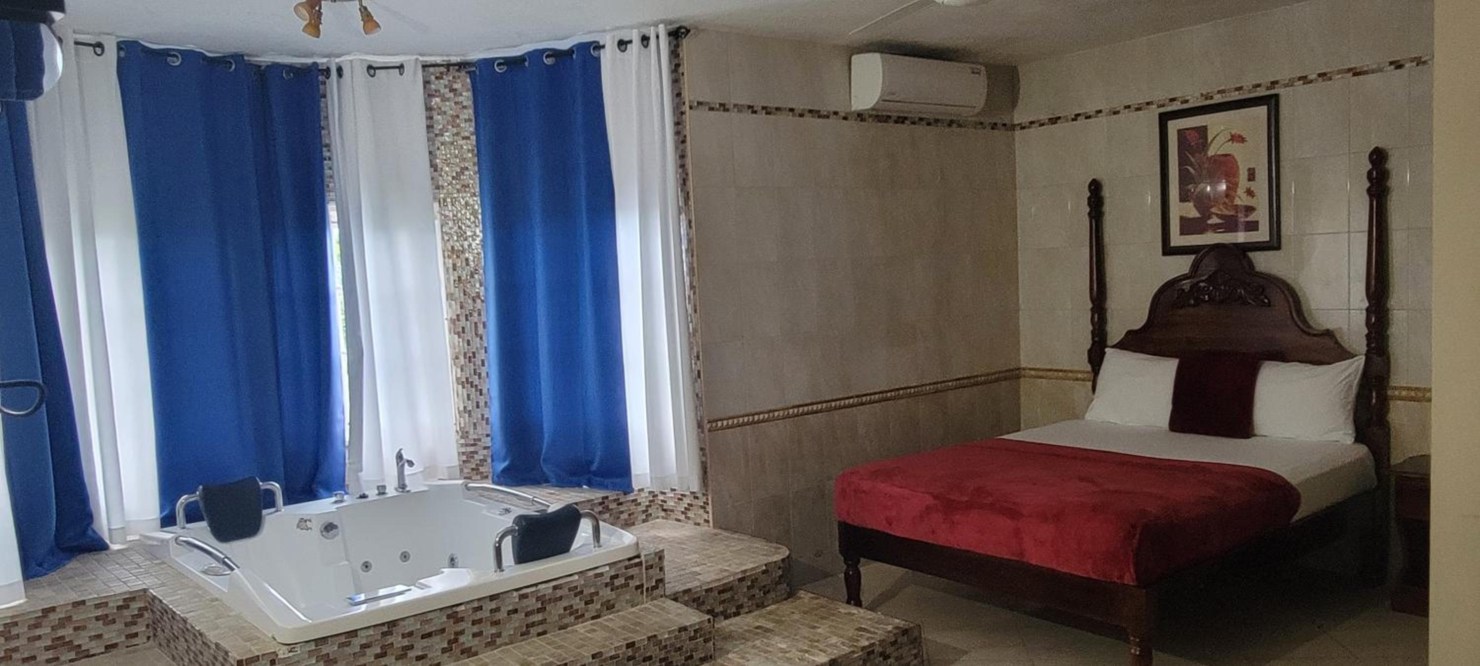 Studio with Spa Bath photo 1