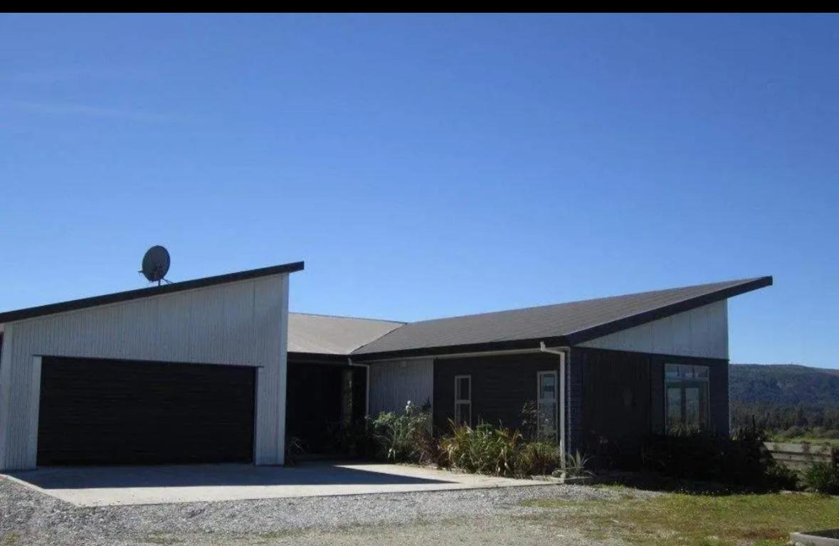 Four-Bedroom House photo 1