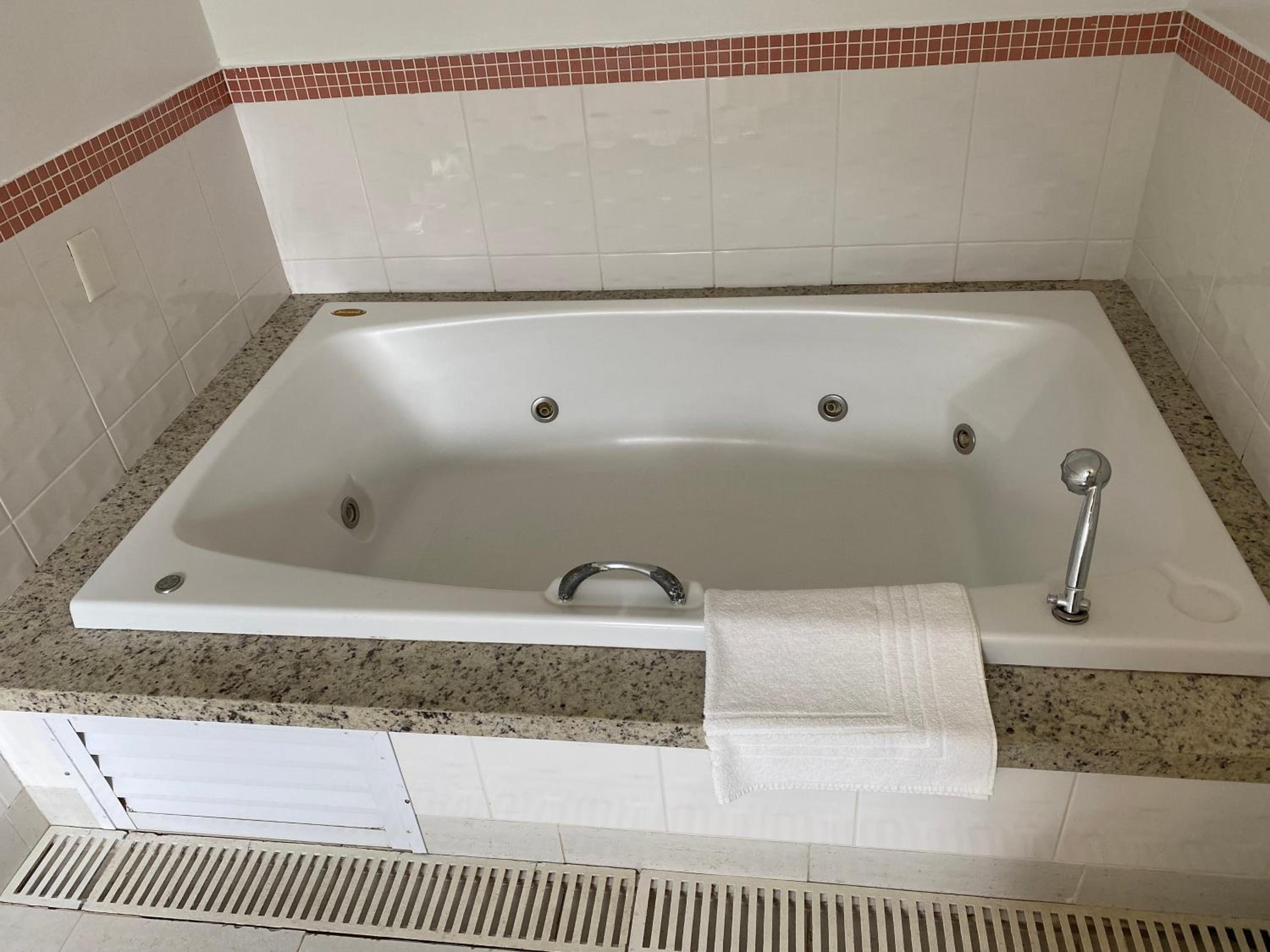 Suite with Hot Tub - Children not allowed - Photo 8