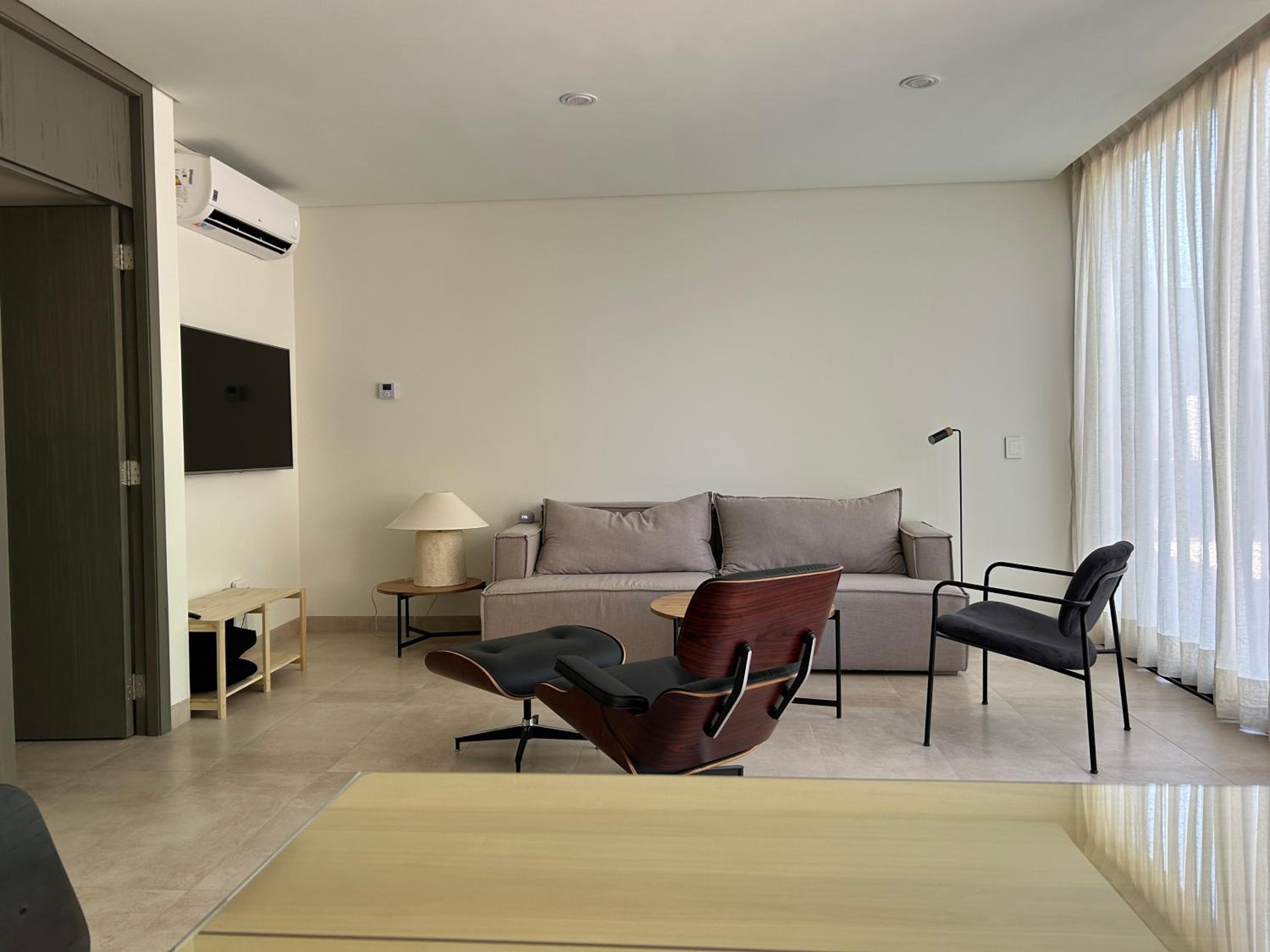 One-Bedroom Apartment photo 1