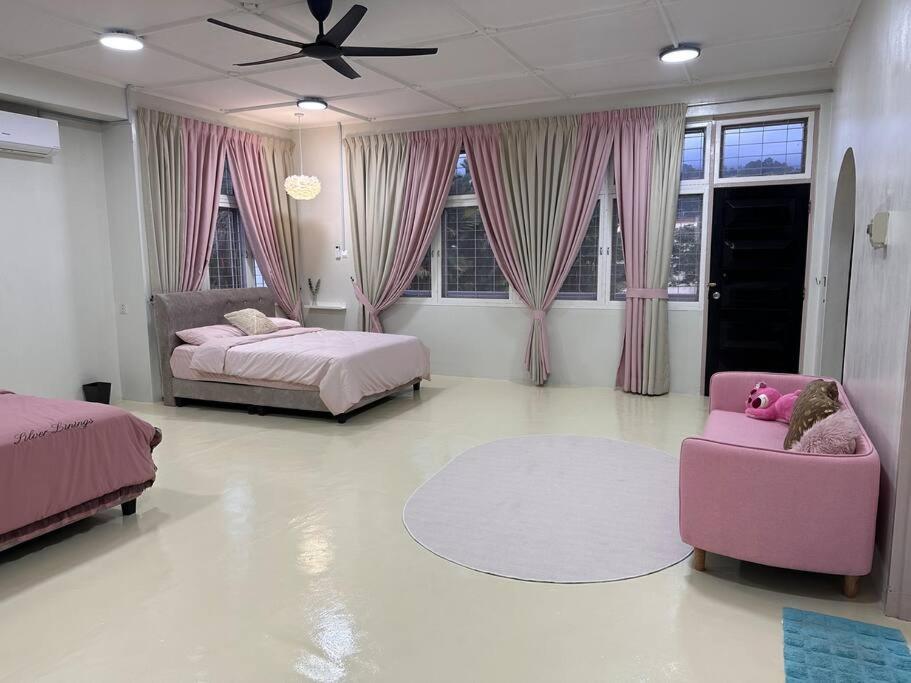 Four-Bedroom House photo 3