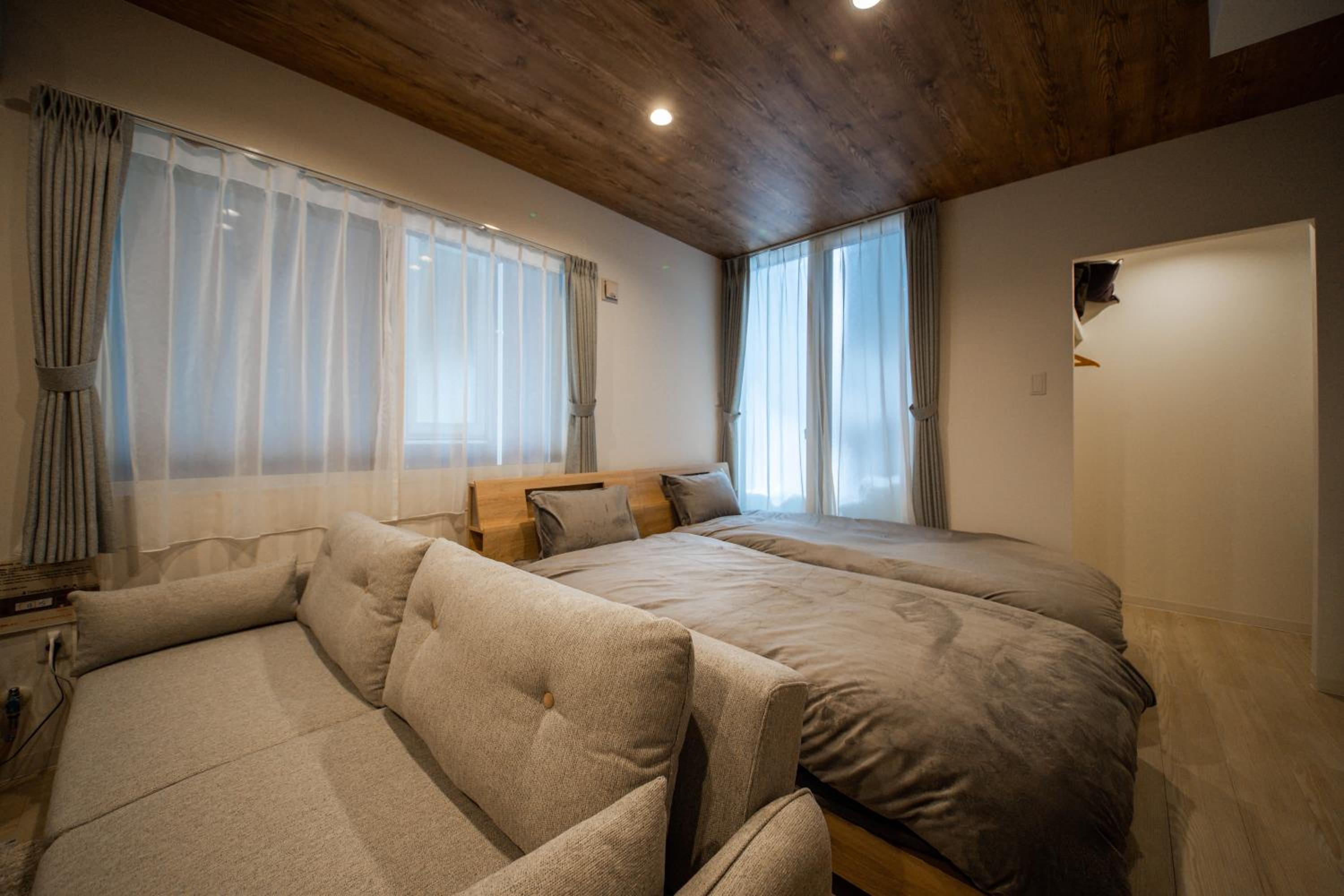 One-Bedroom Apartment photo 1