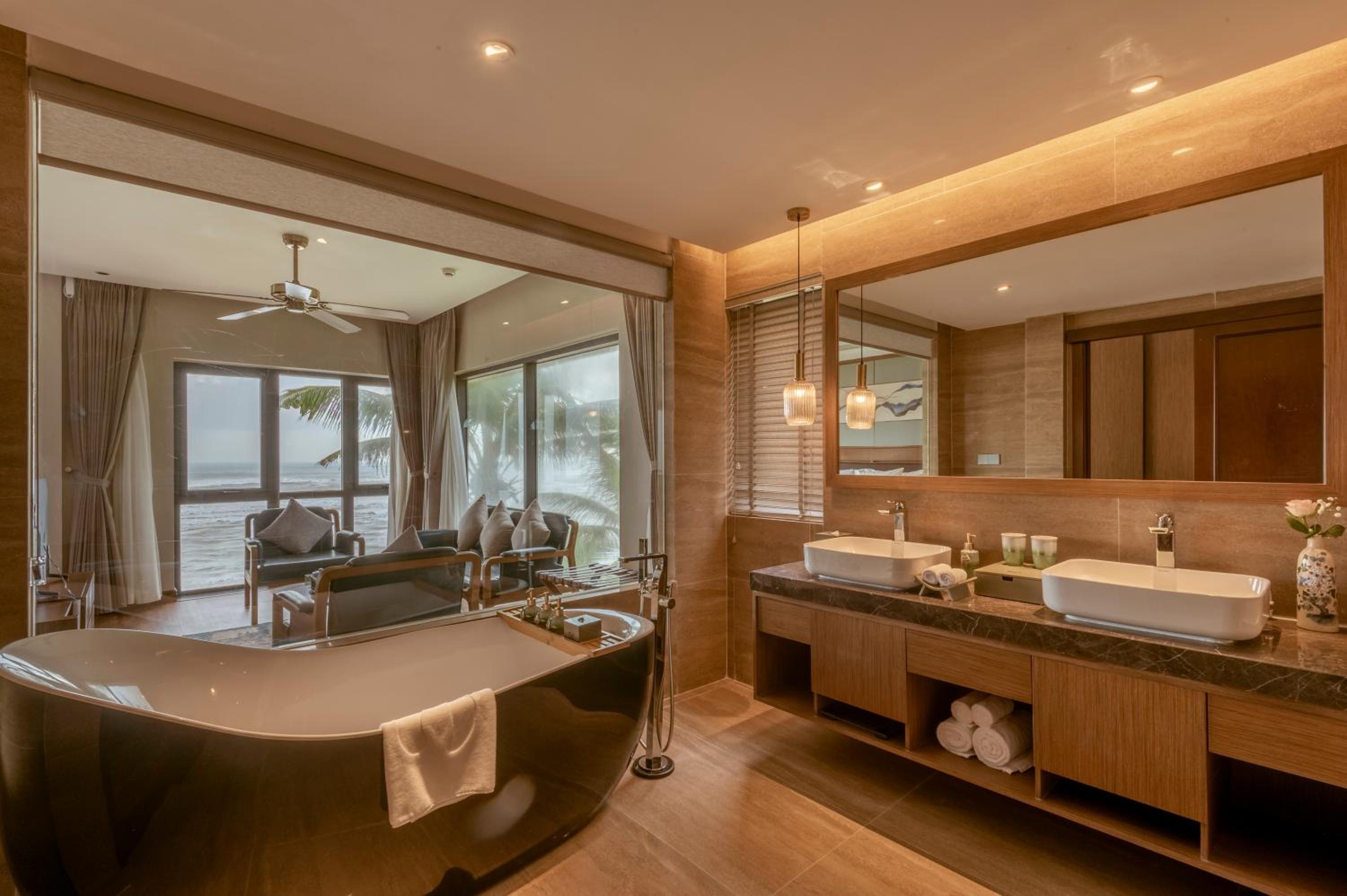 Beachfront Four-Bedroom Villa with Private Pool - Photo 17