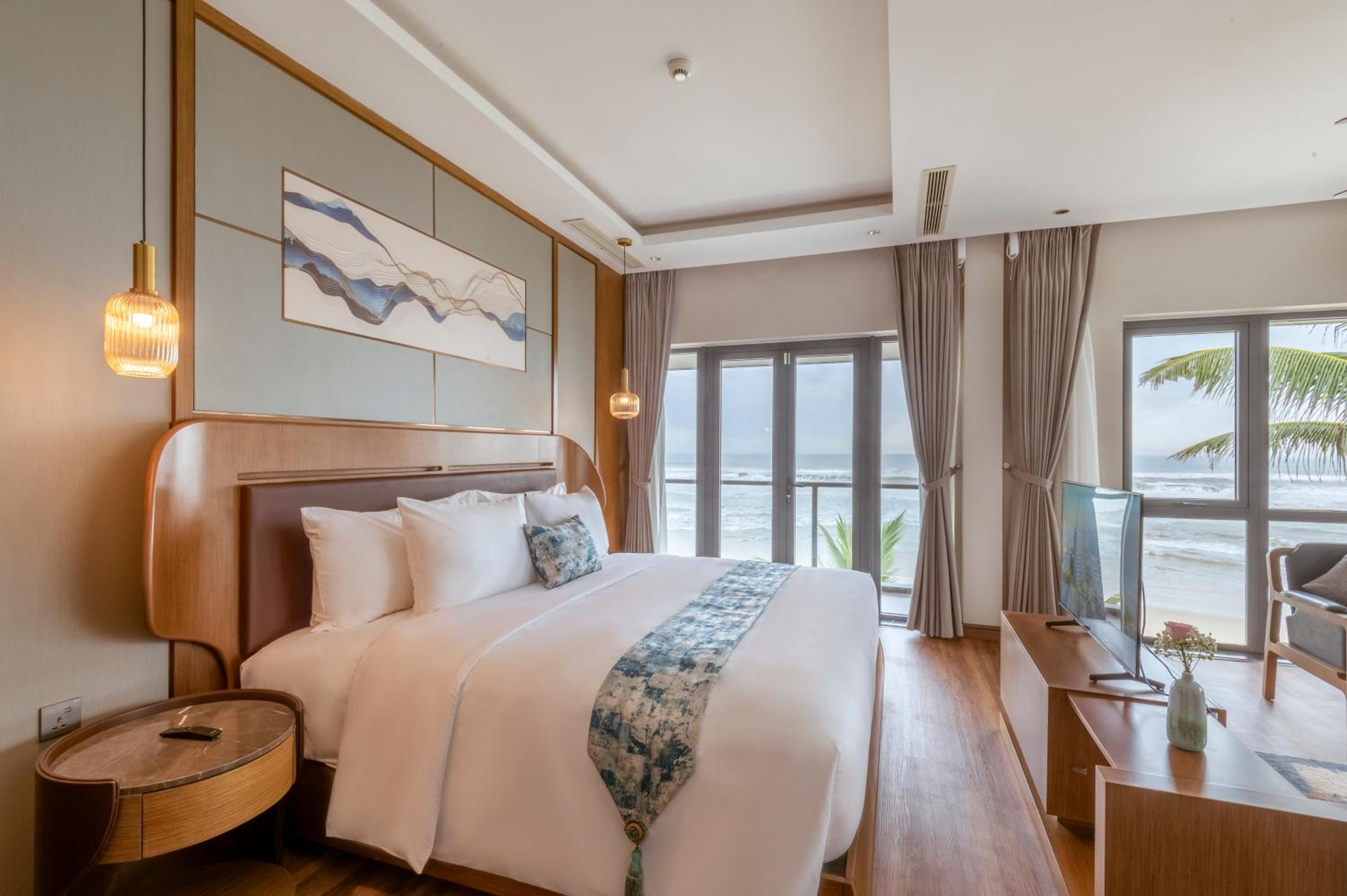 Beachfront Four-Bedroom Villa with Private Pool - Photo 7
