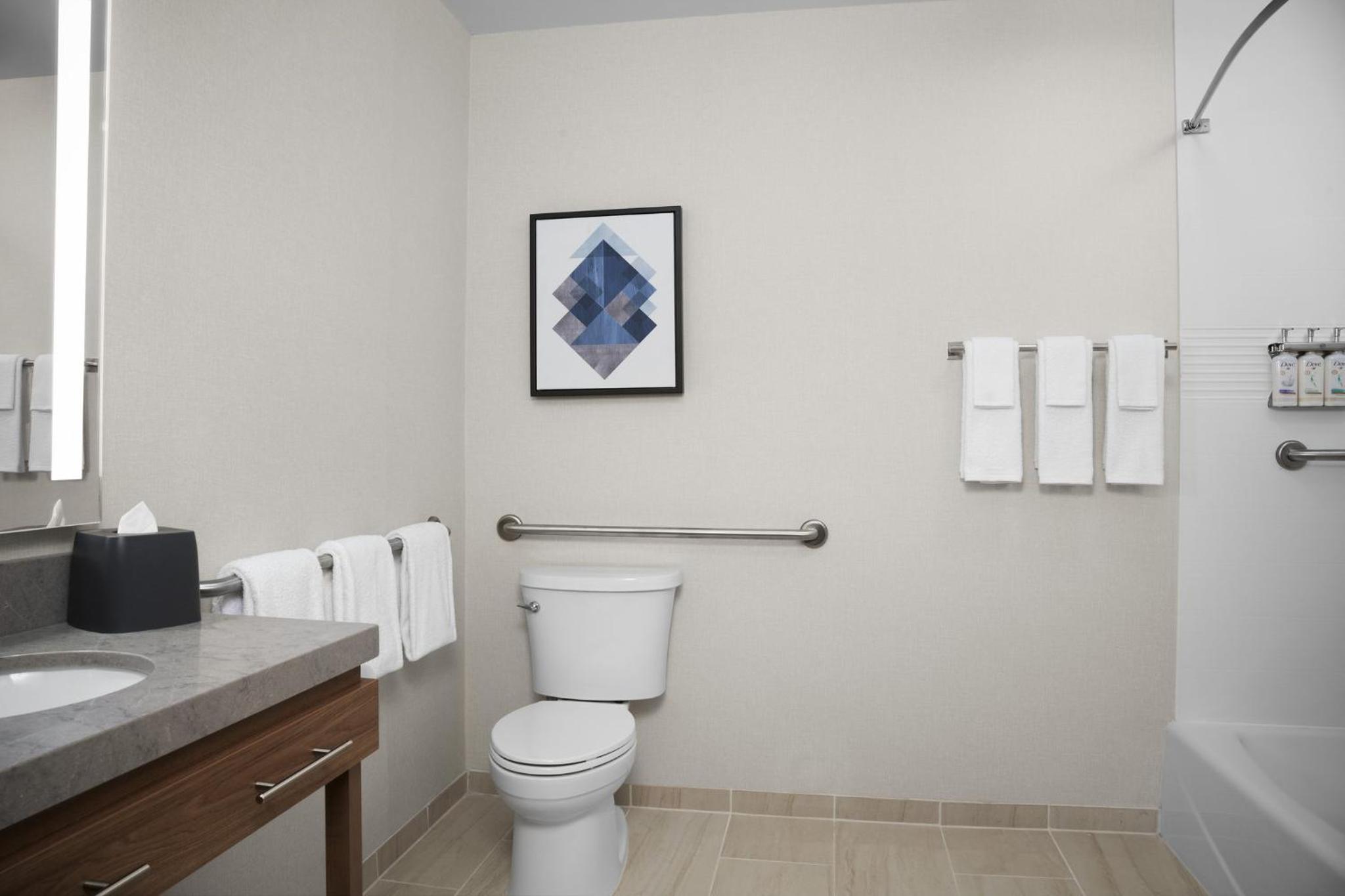 Queen Studio Suite with Two Queen Beds - Mobility Access Tub/Non-Smoking - Photo 2