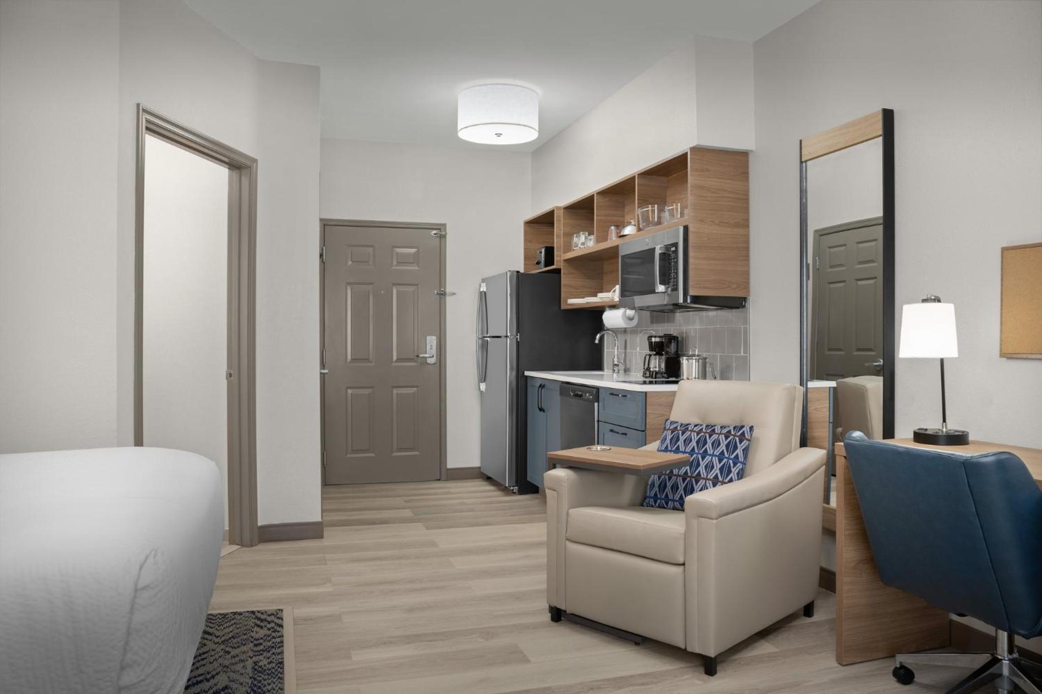 Studio Suite with Two Queen Beds - Photo 6