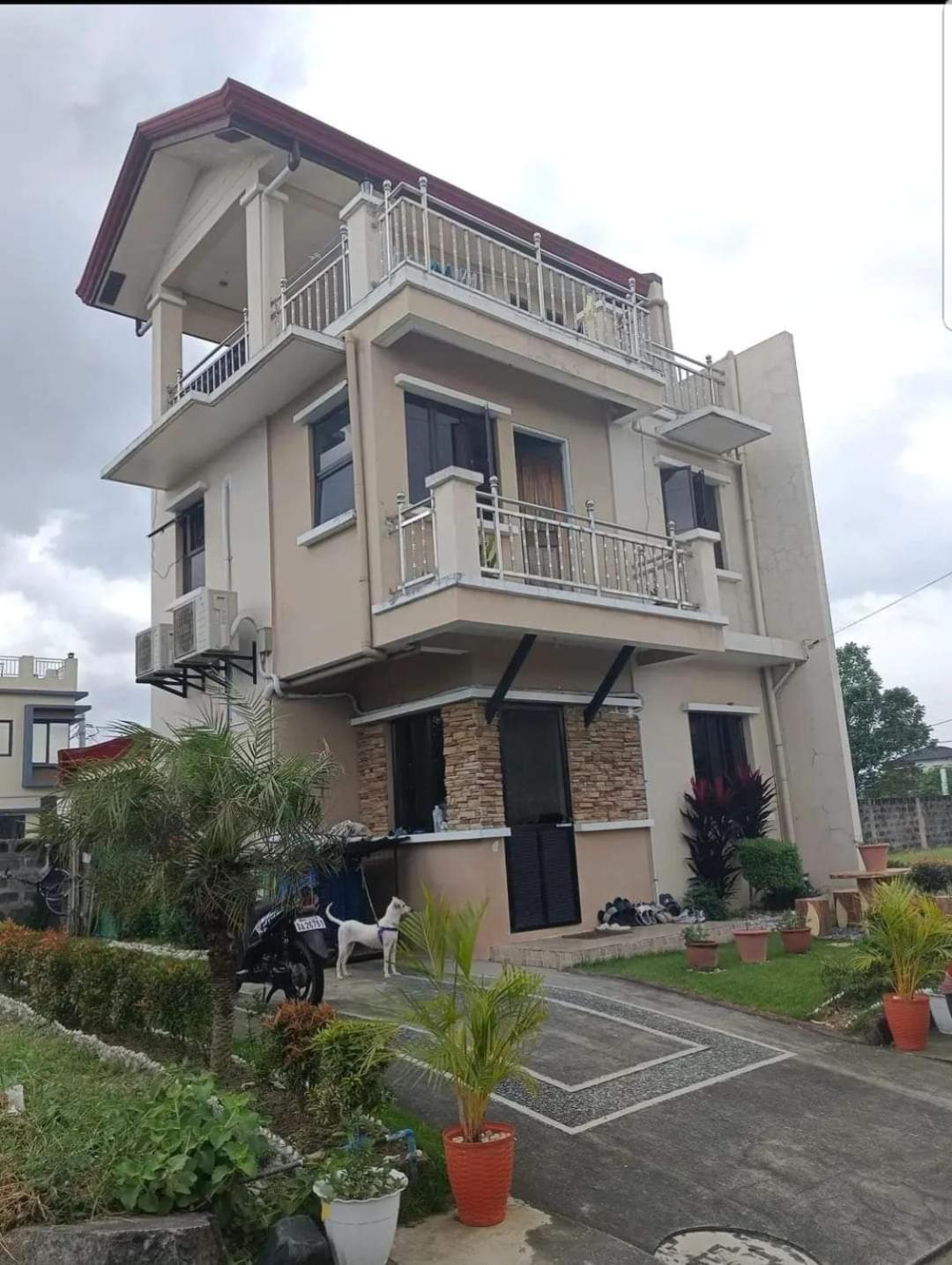 Three-Bedroom House photo 1