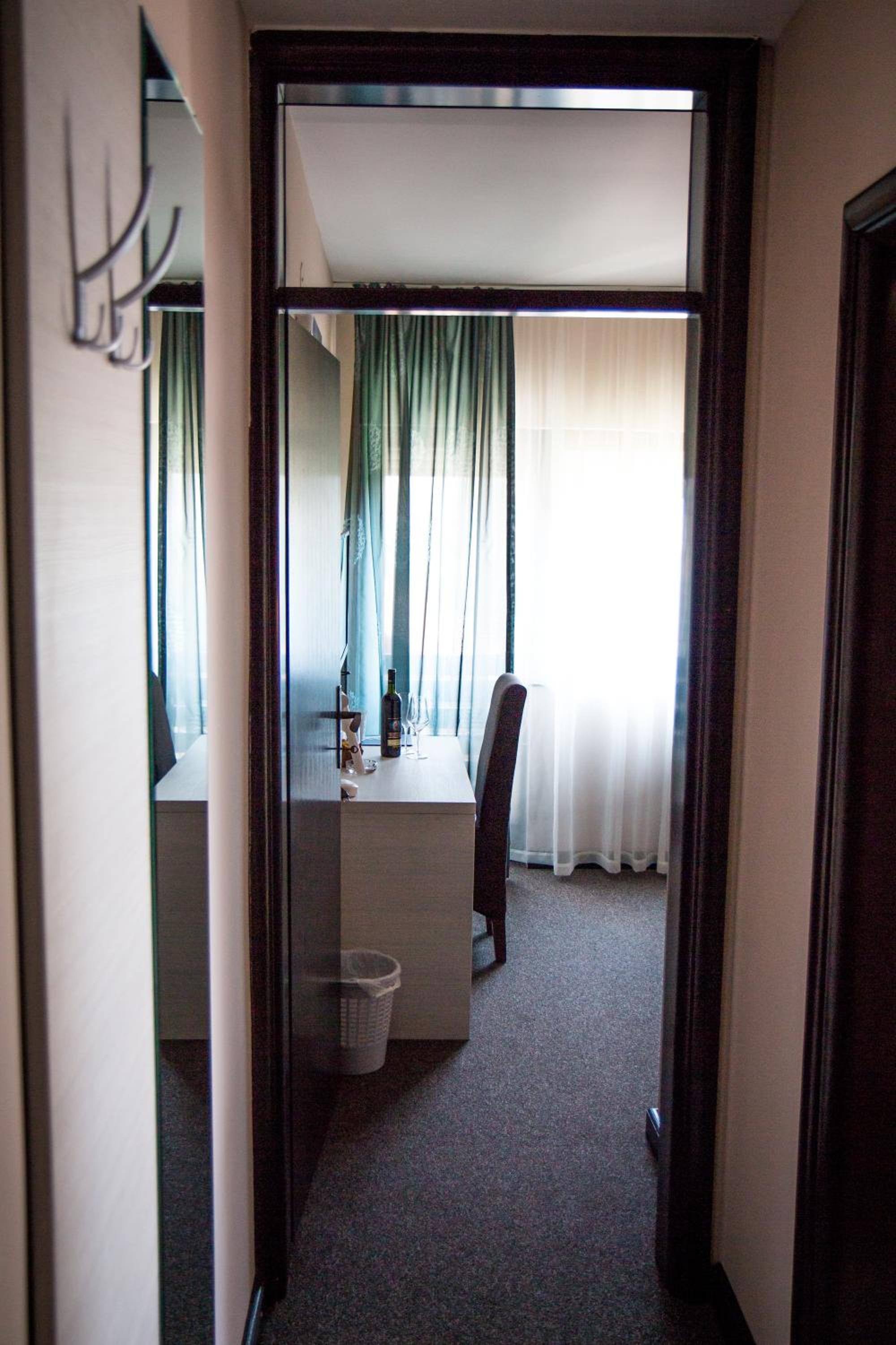 Superior Double or Twin Room - Photo 6