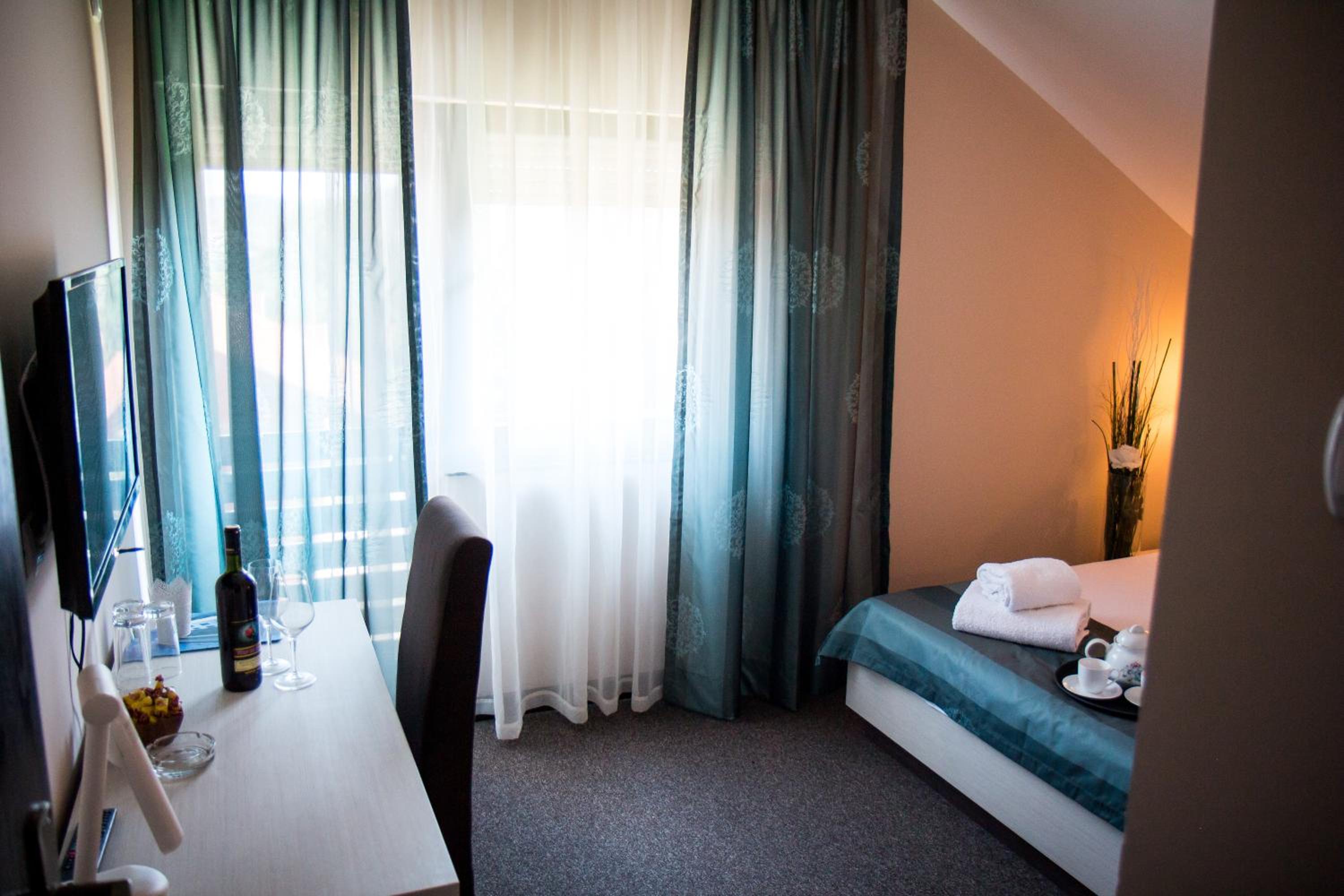 Superior Double or Twin Room - Photo 7