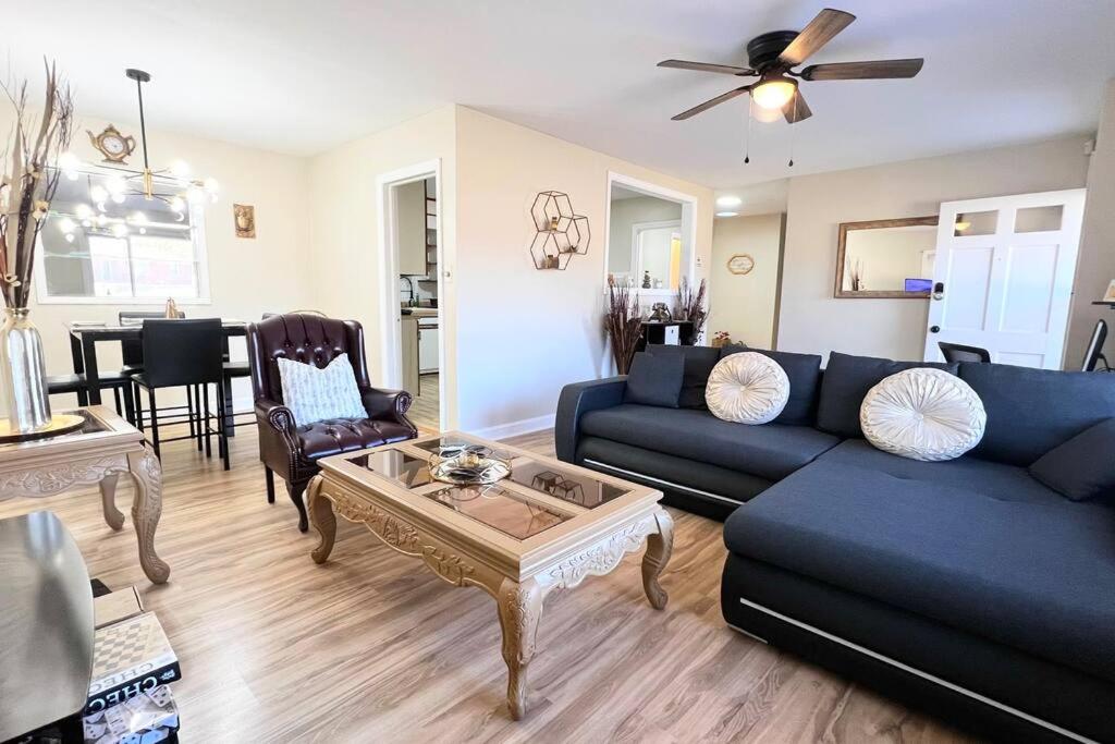Three-Bedroom House photo 3
