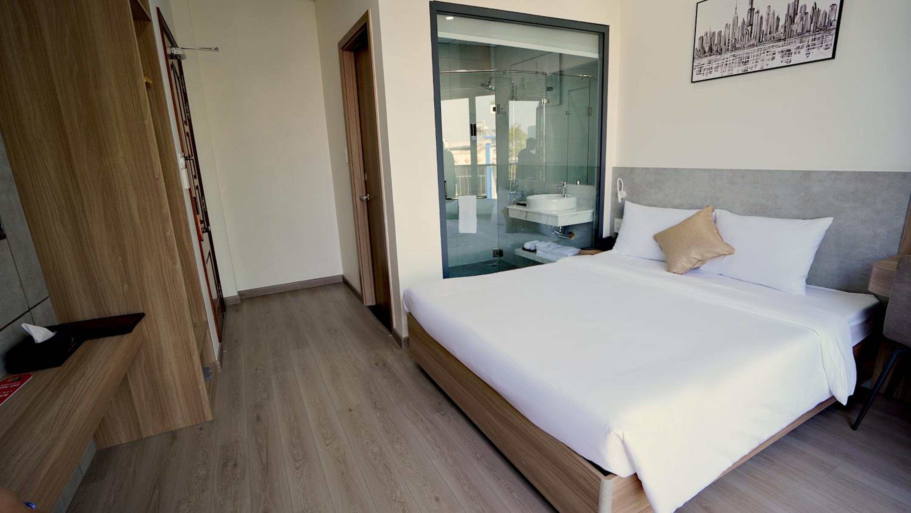 Deluxe Double Room with Balcony photo 2