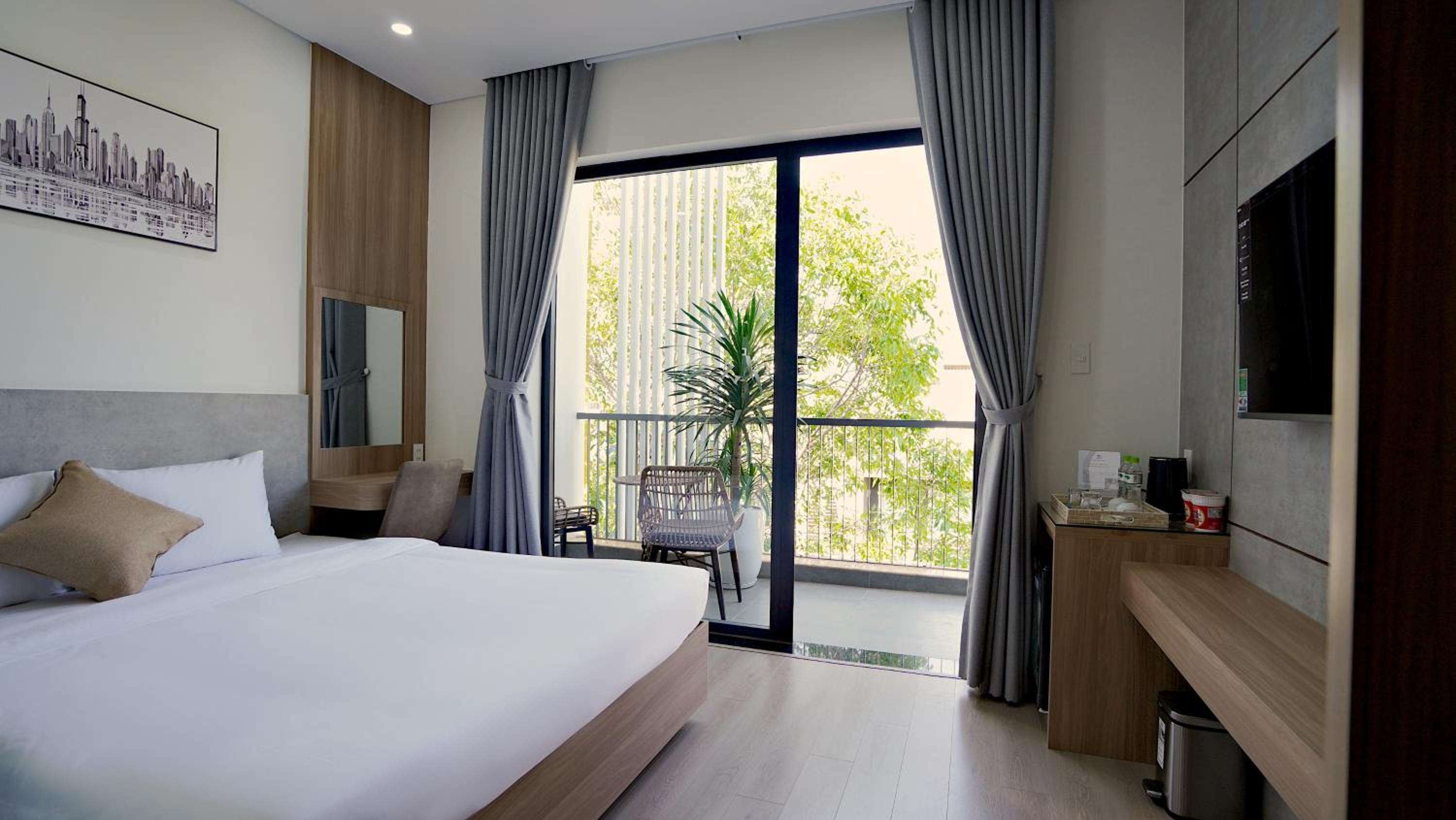 Deluxe Double Room with Balcony photo 1
