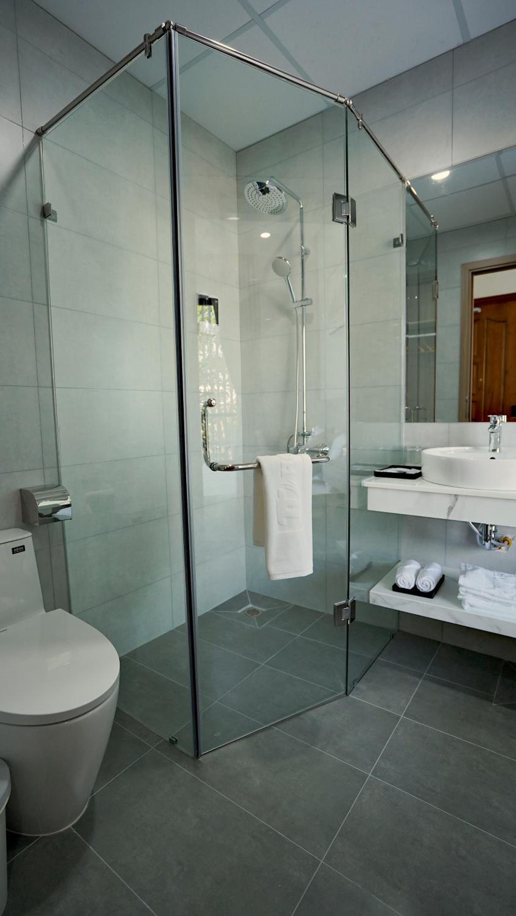 Deluxe Double Room with Balcony photo 3