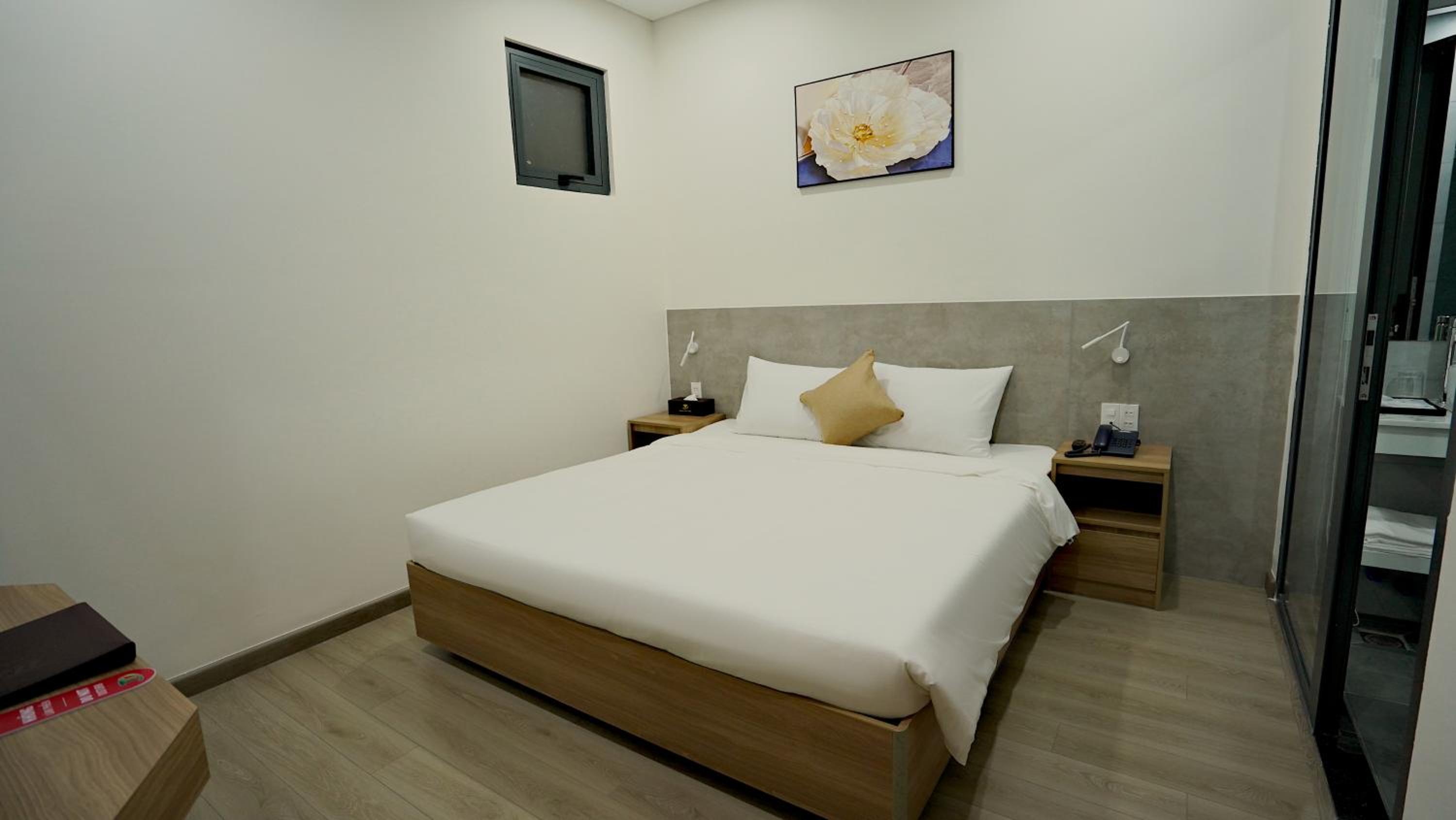 Standard King Room photo 1