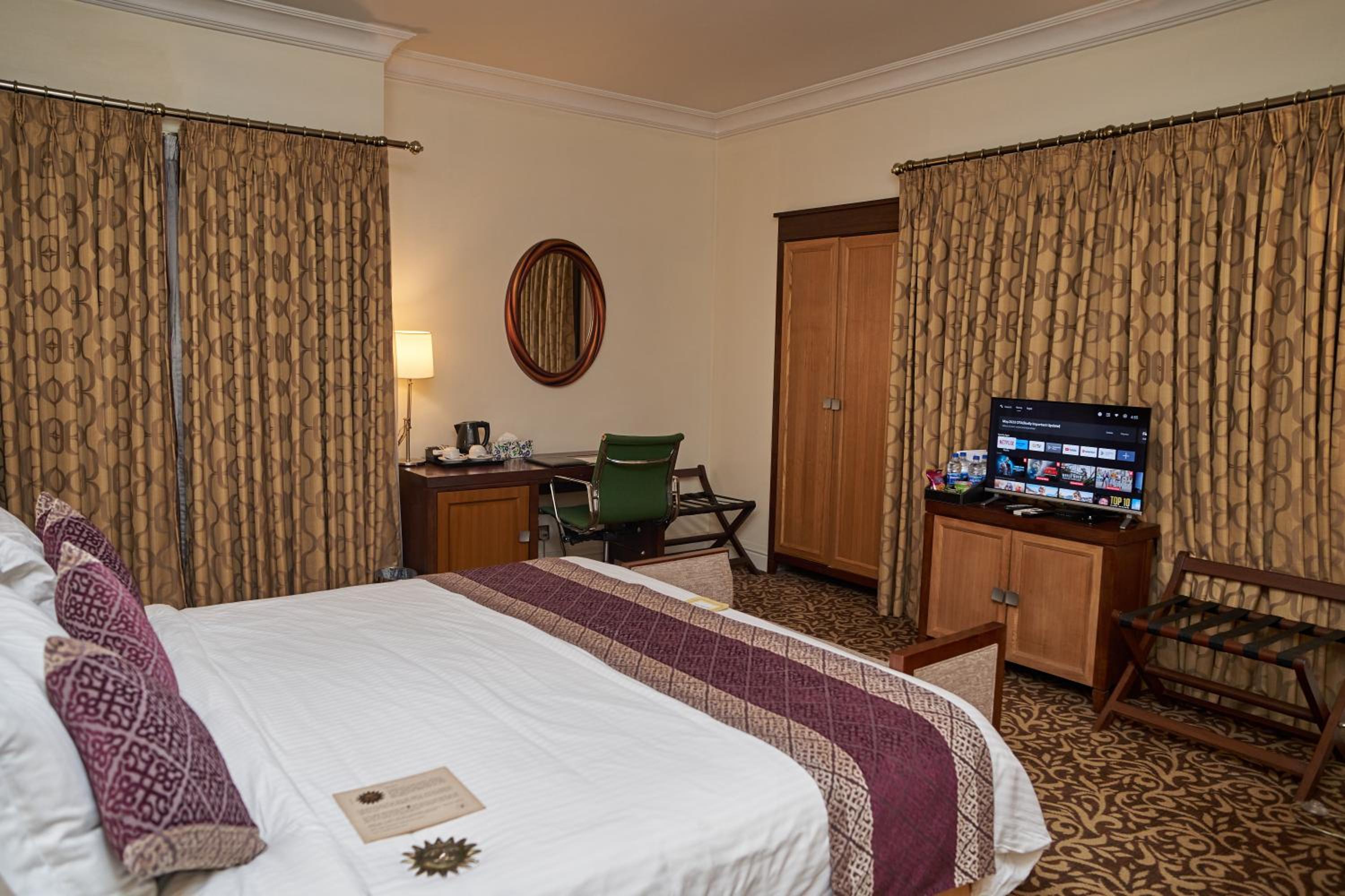 Royal King Room With Balcony with 10% discount on Food, 10% discount on Laundry, 10% discount on SPA photo 2