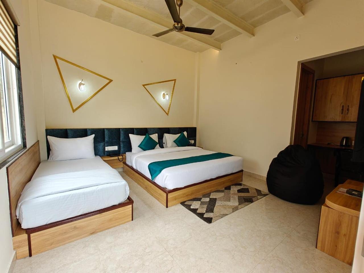 Triple Room with Bathroom photo 2
