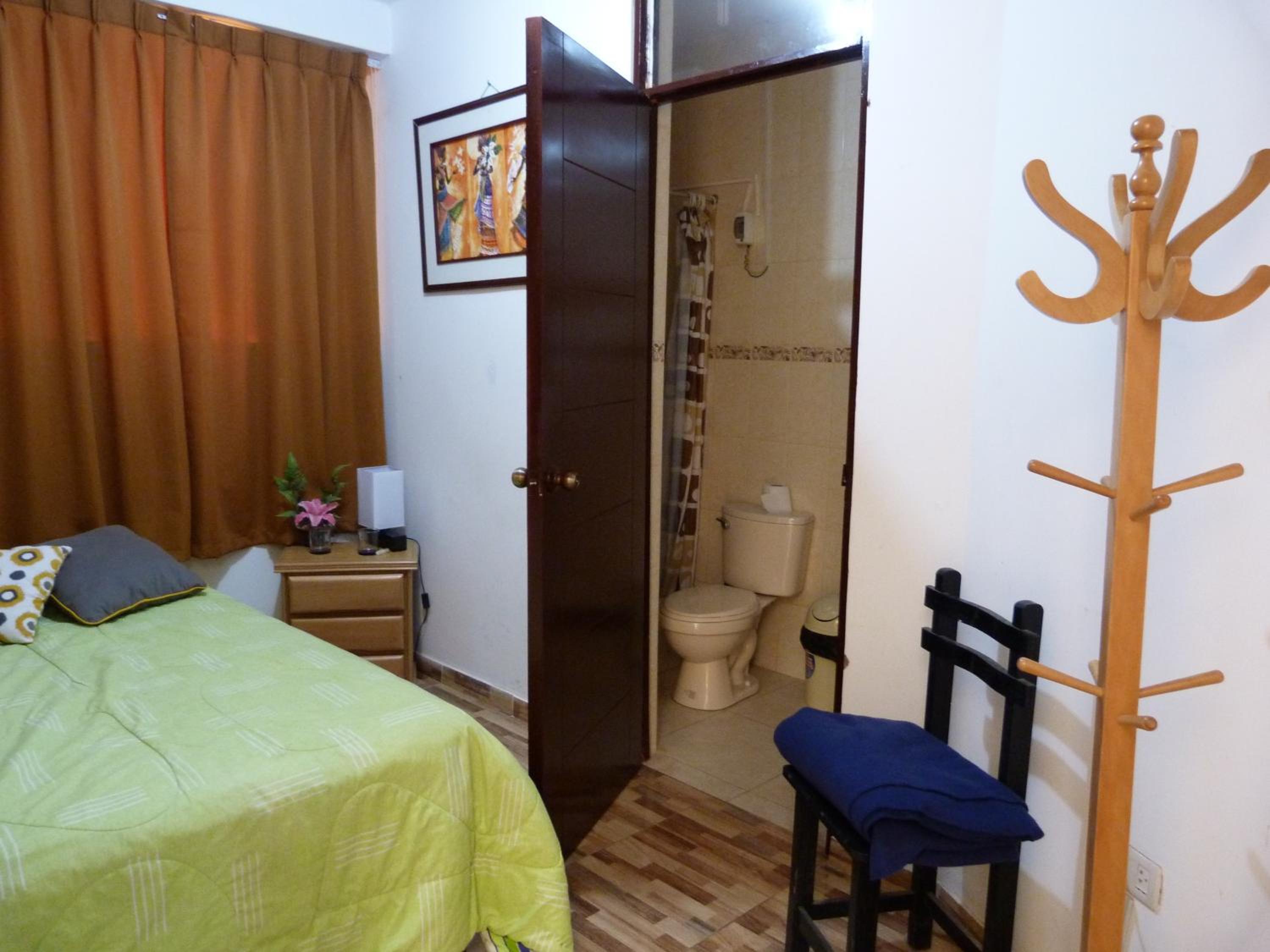Single Room with Private Bathroom photo 1