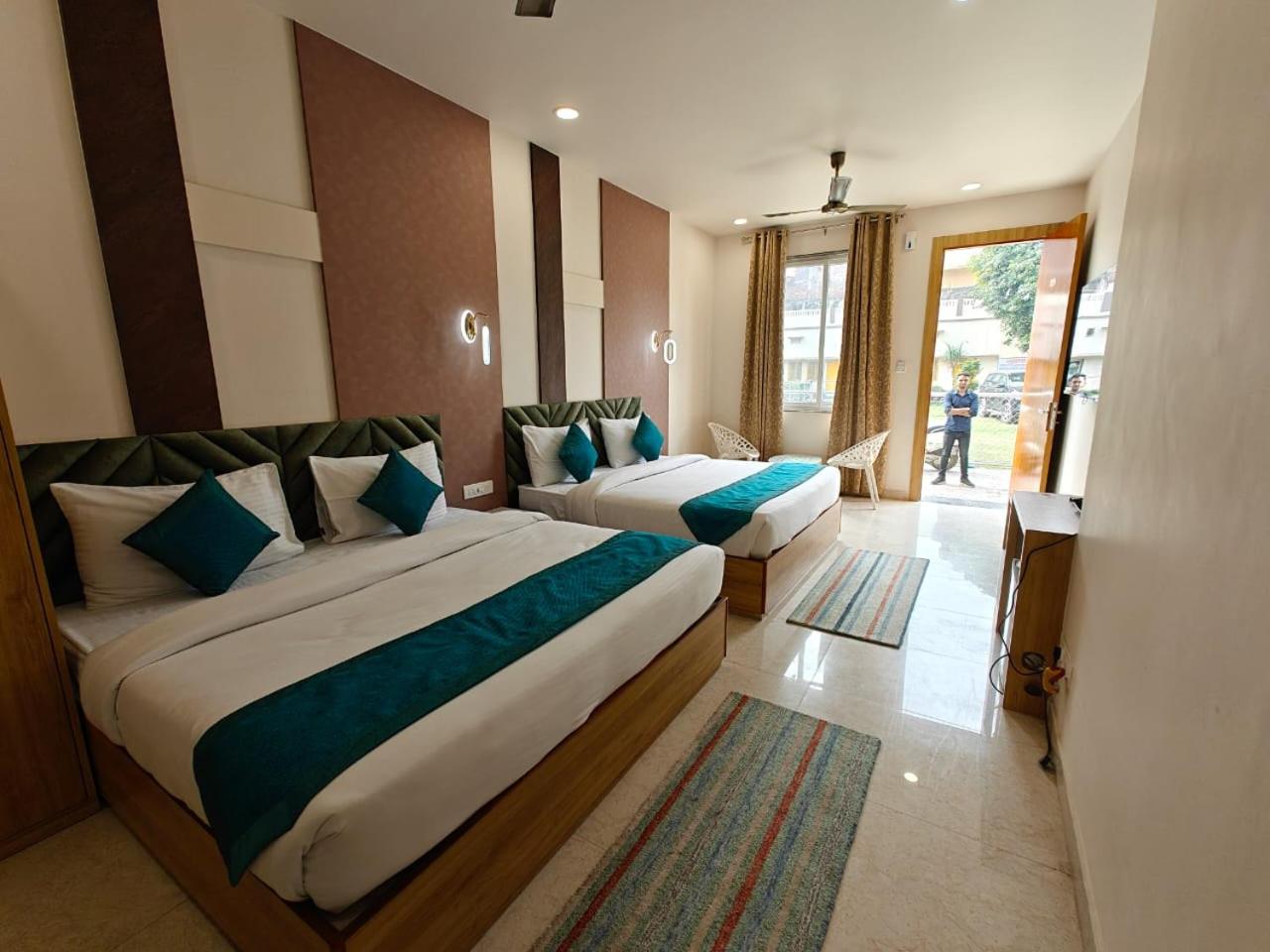 Deluxe Family Room photo 1