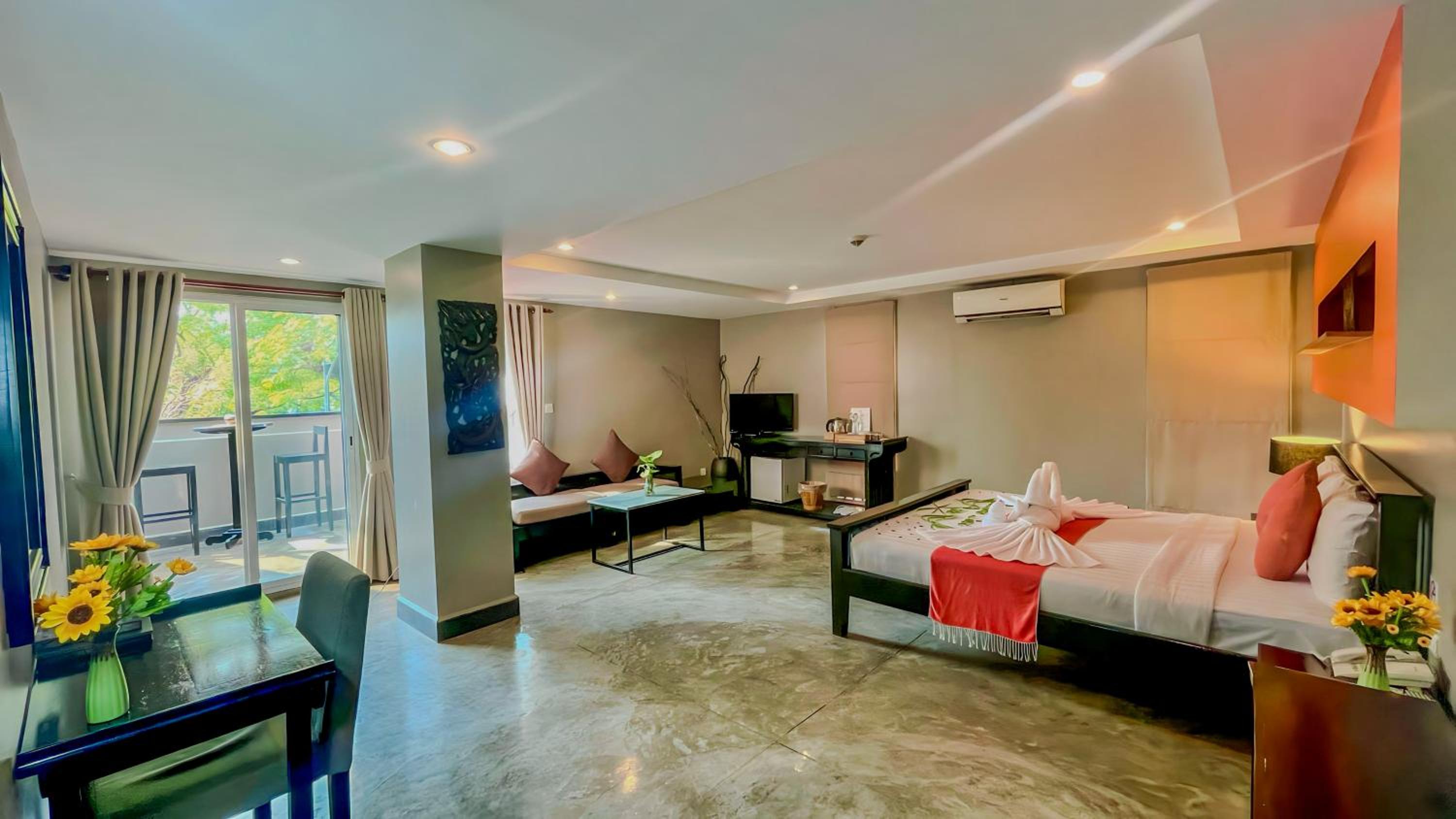 King Suite with Terrace River View - Free Pick Up - Photo 8