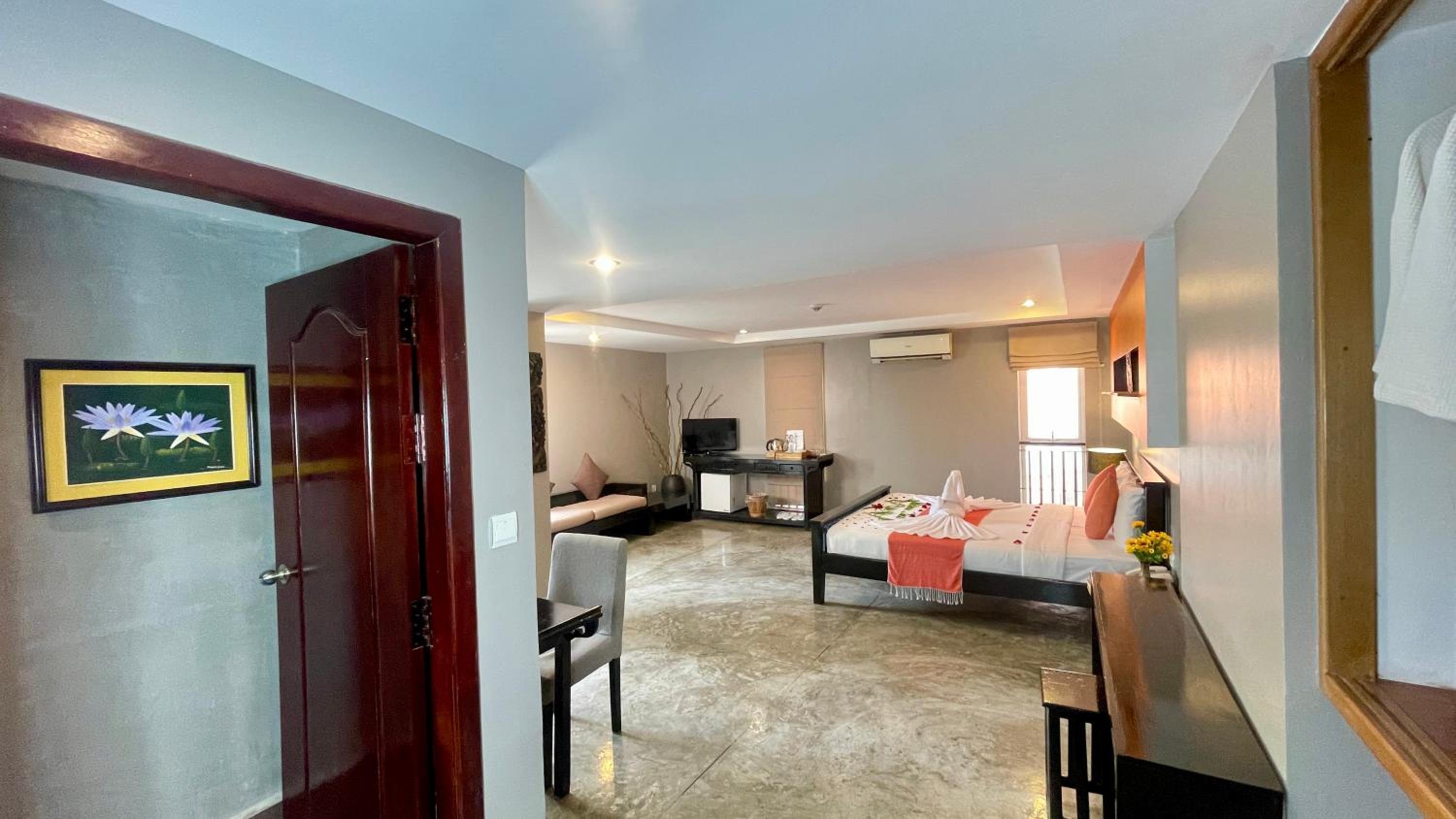 King Suite with Terrace River View - Free Pick Up - Photo 9