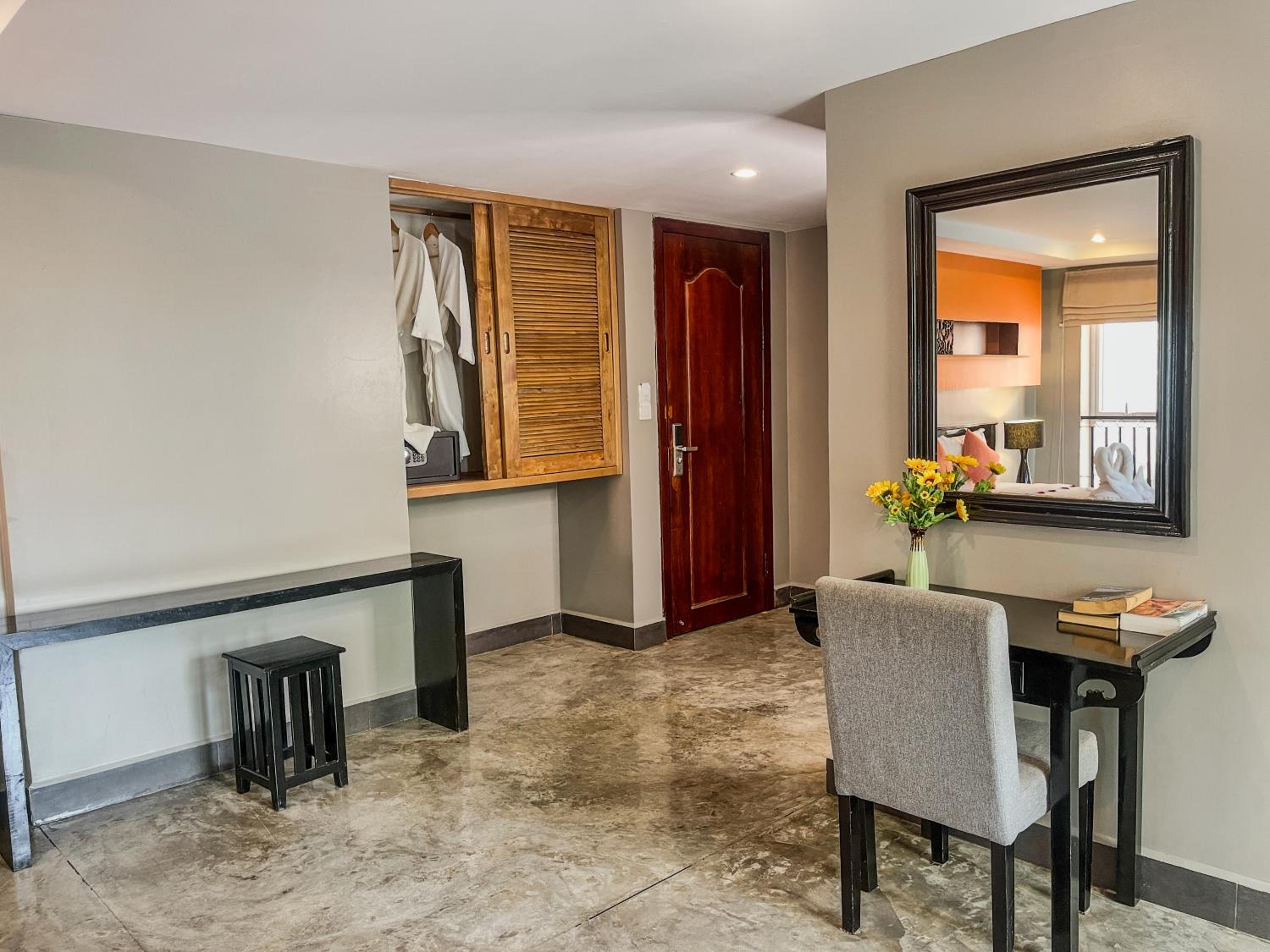King Suite with Terrace River View - Free Pick Up - Photo 10
