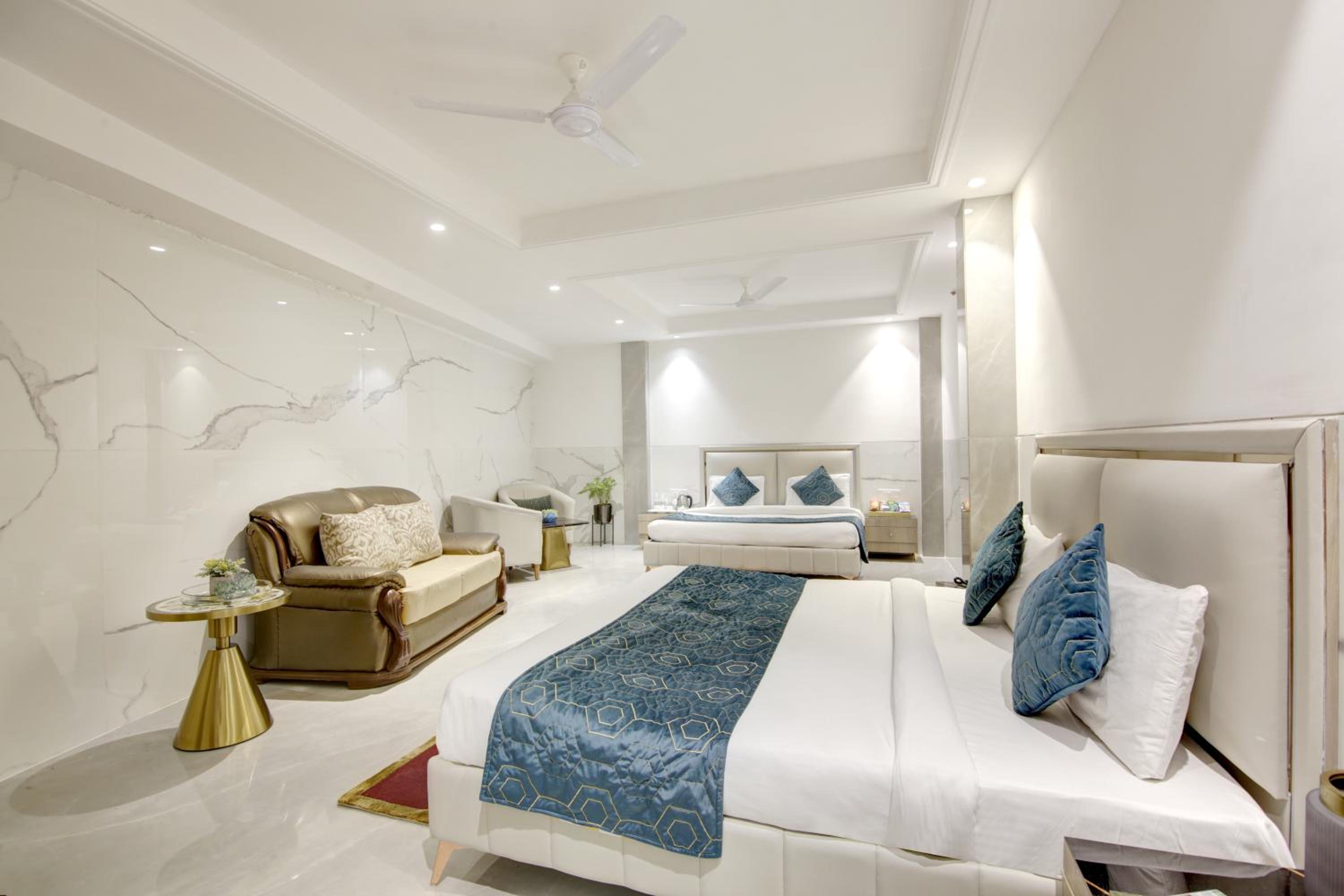 Deluxe Family Suite - Photo 4