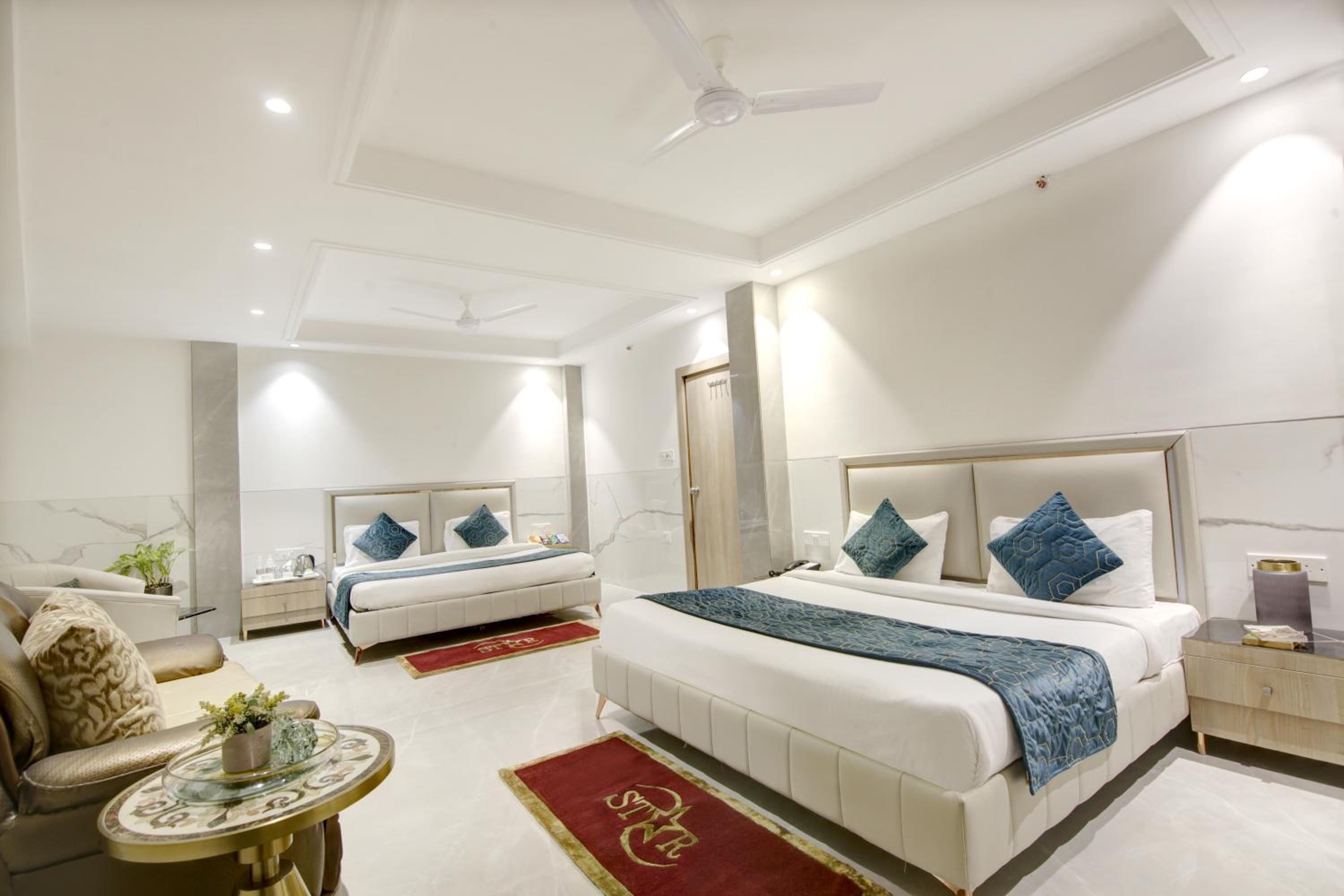 Deluxe Family Suite - Photo 1