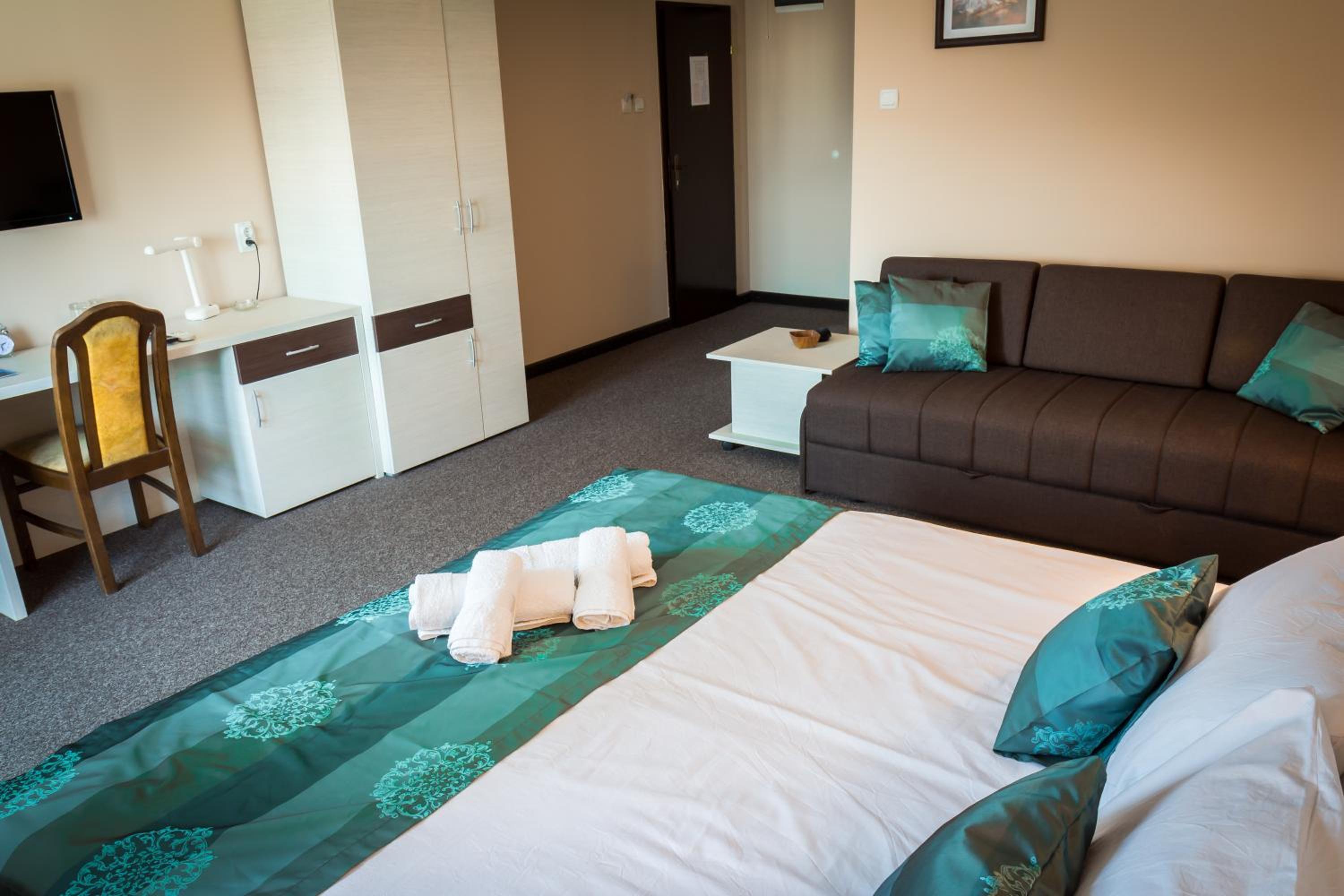 Superior Double or Twin Room - Photo 9