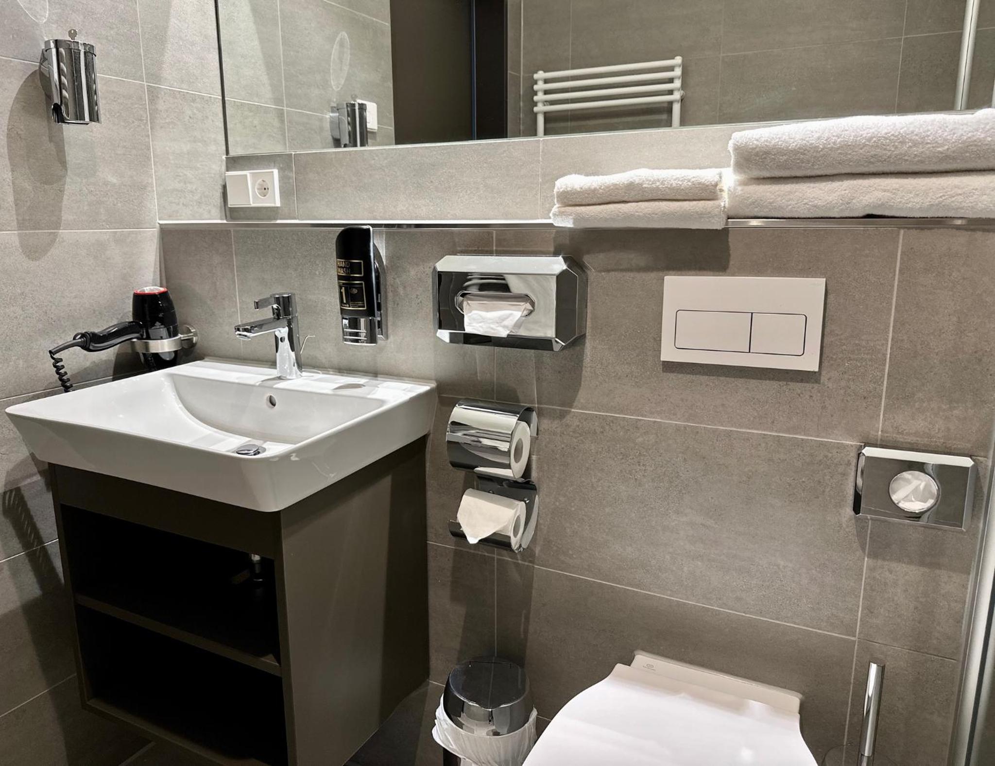 Deluxe Junior Suite photo 2