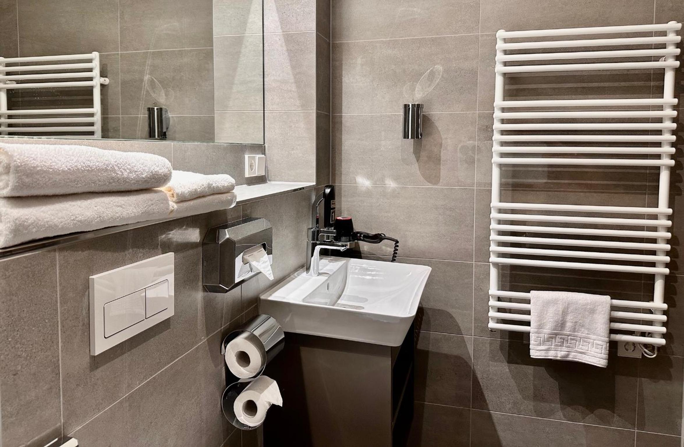 Deluxe Junior Suite photo 3