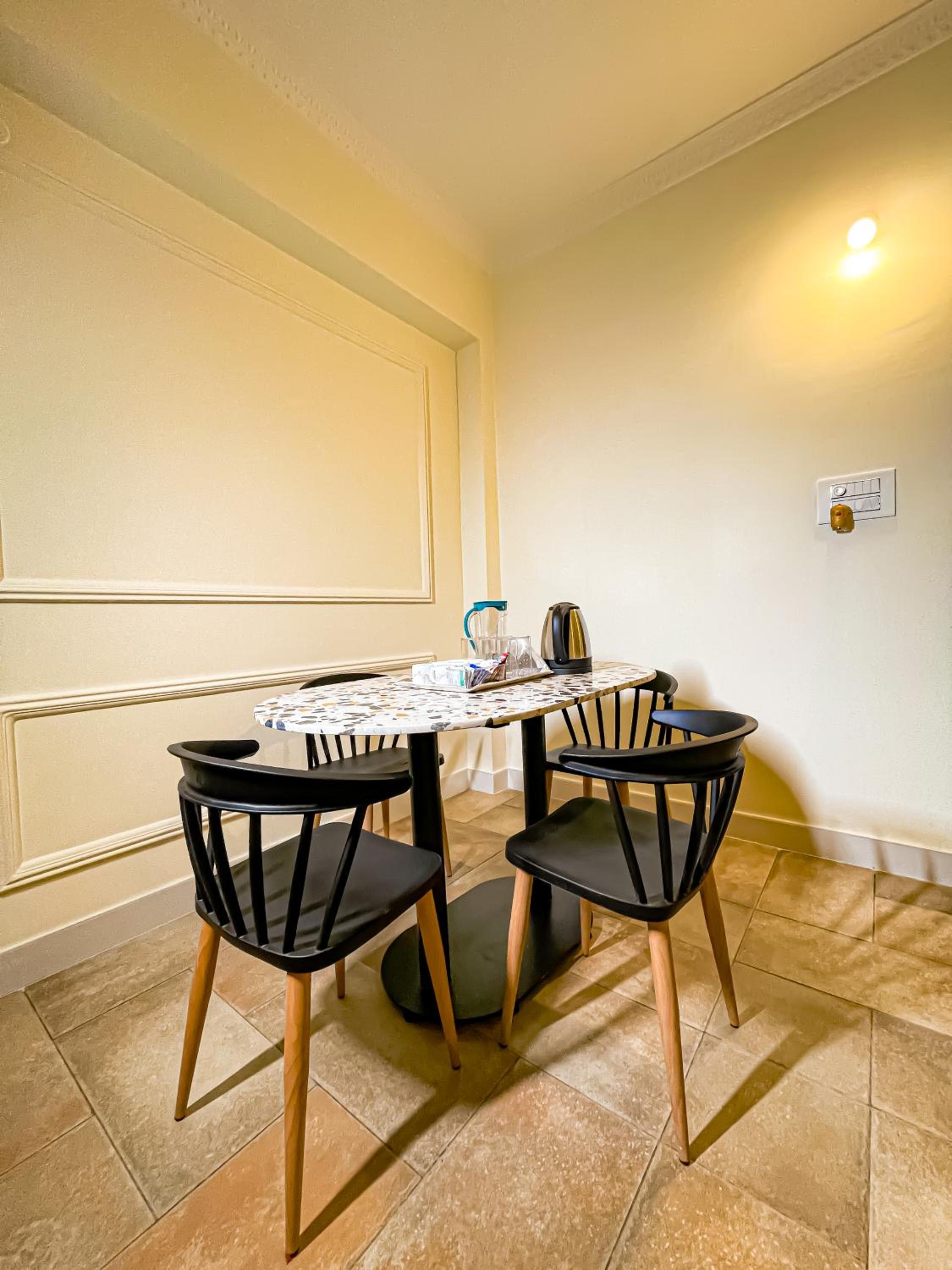 Suite - Photo 3