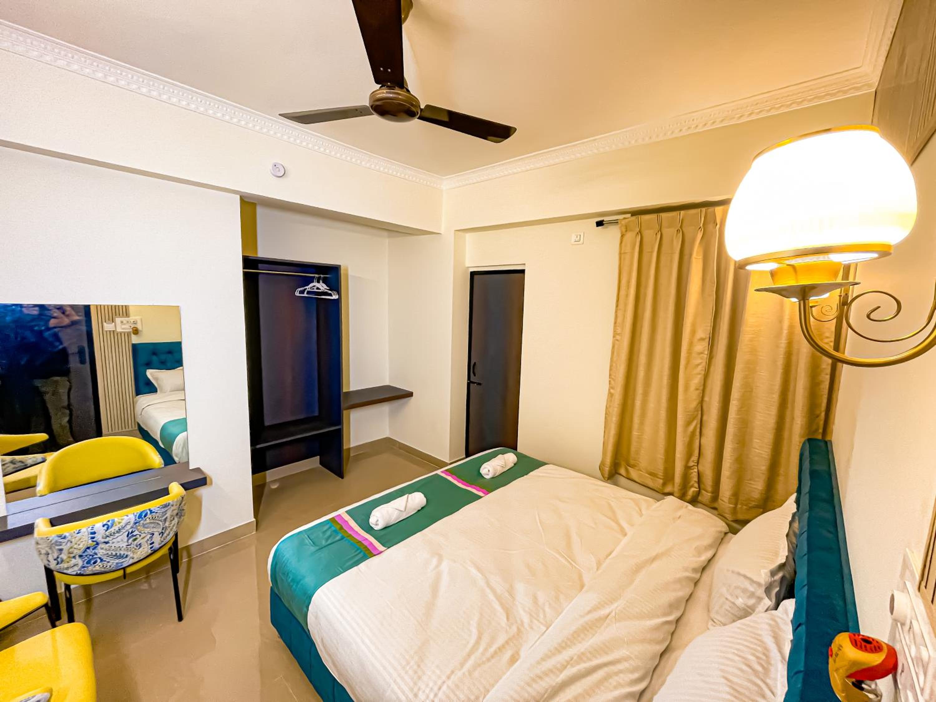 Deluxe Double Room with Balcony photo 2