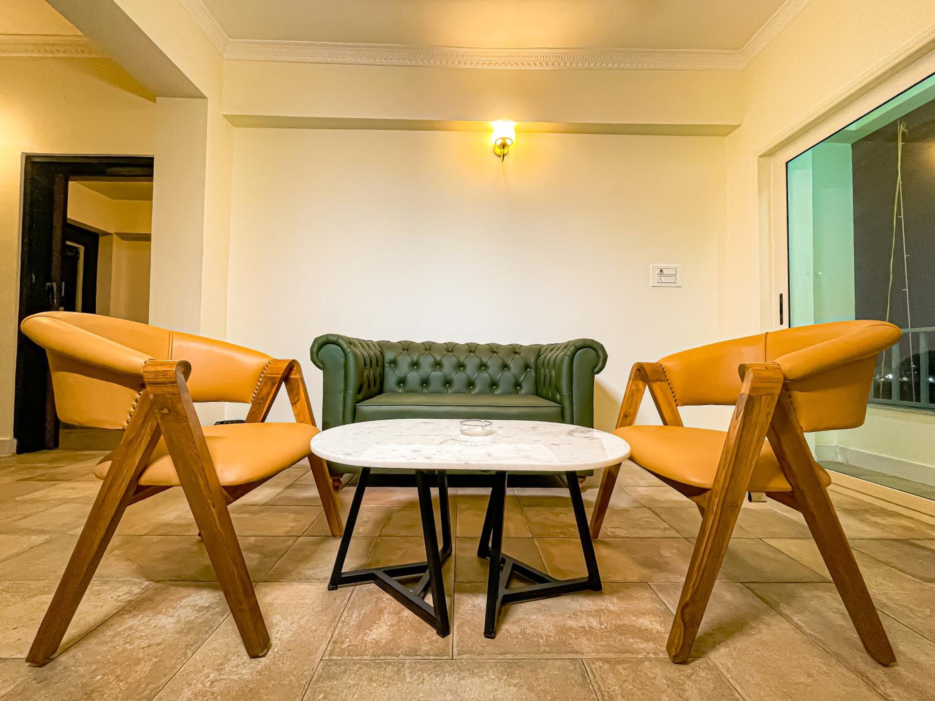 Suite - Photo 1