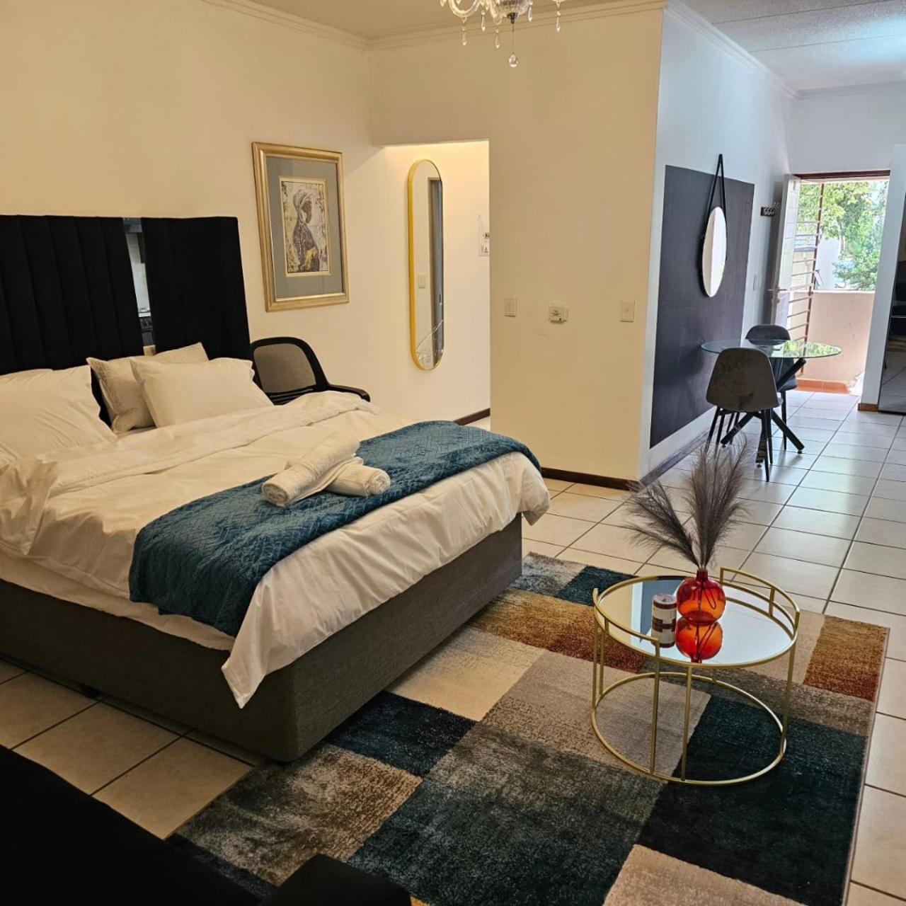 One-Bedroom Apartment photo 2