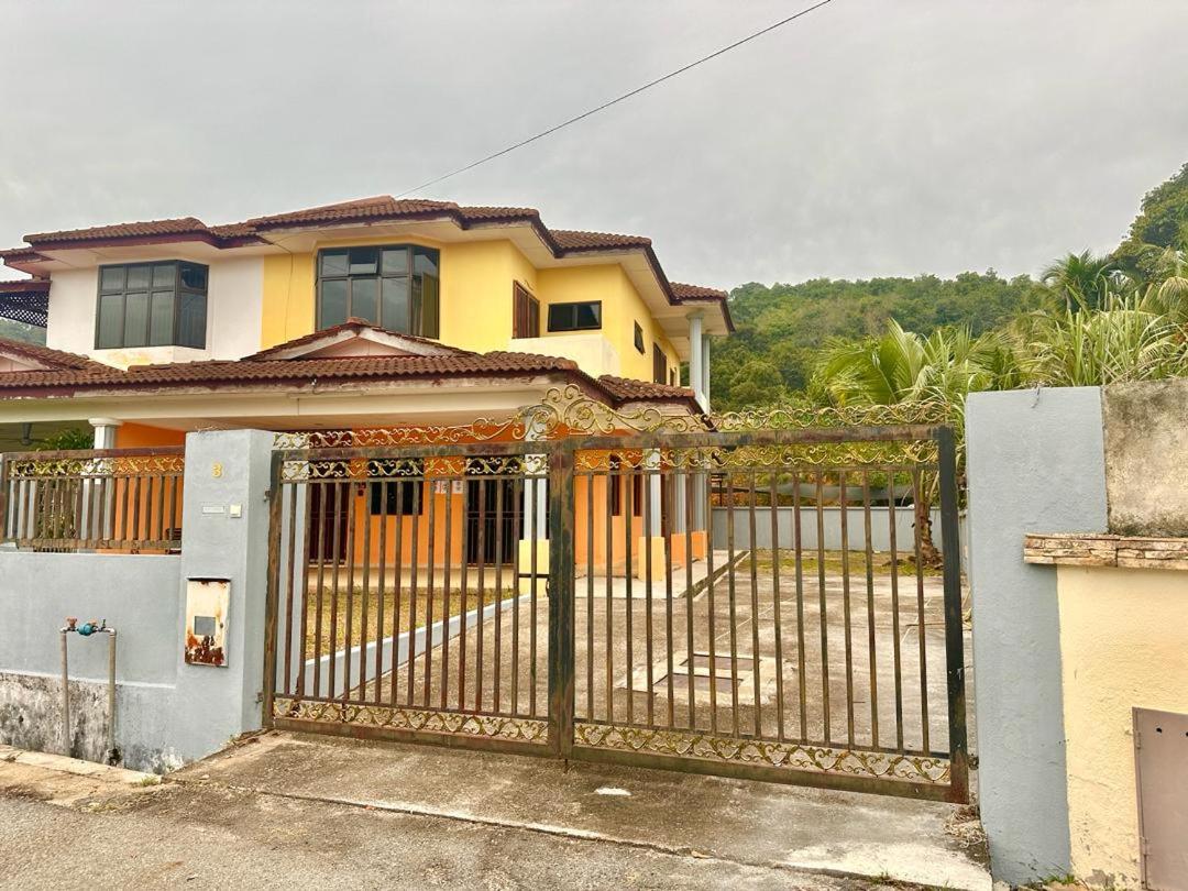 Four-Bedroom House photo 1