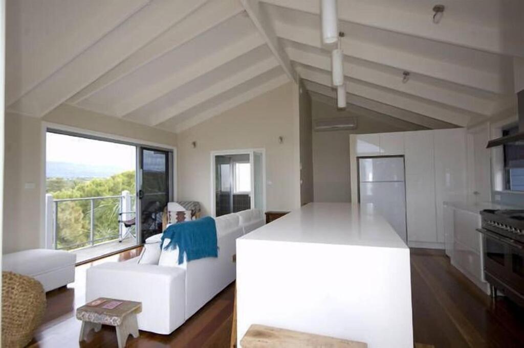 Four-Bedroom House photo 3