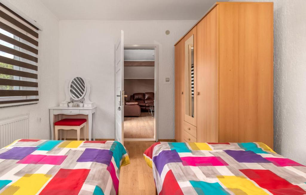 Two-Bedroom Apartment - Photo 3