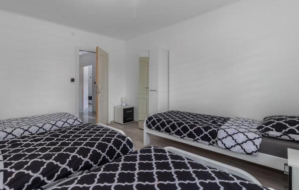 Apartment - Ground Floor - Photo 1