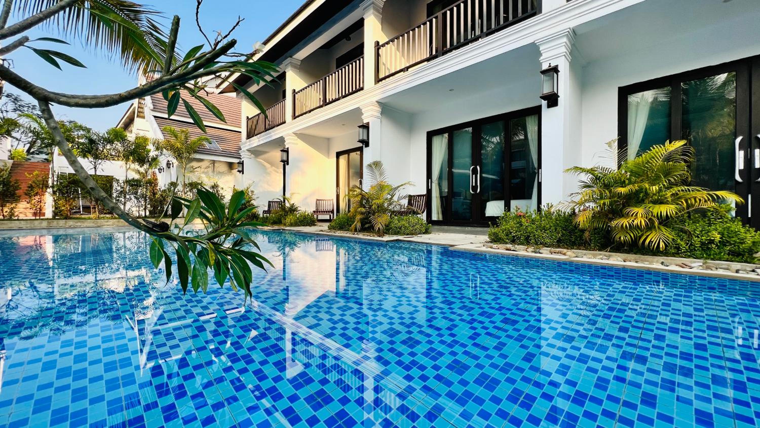 Deluxe Double Room with Balcony - Photo 13