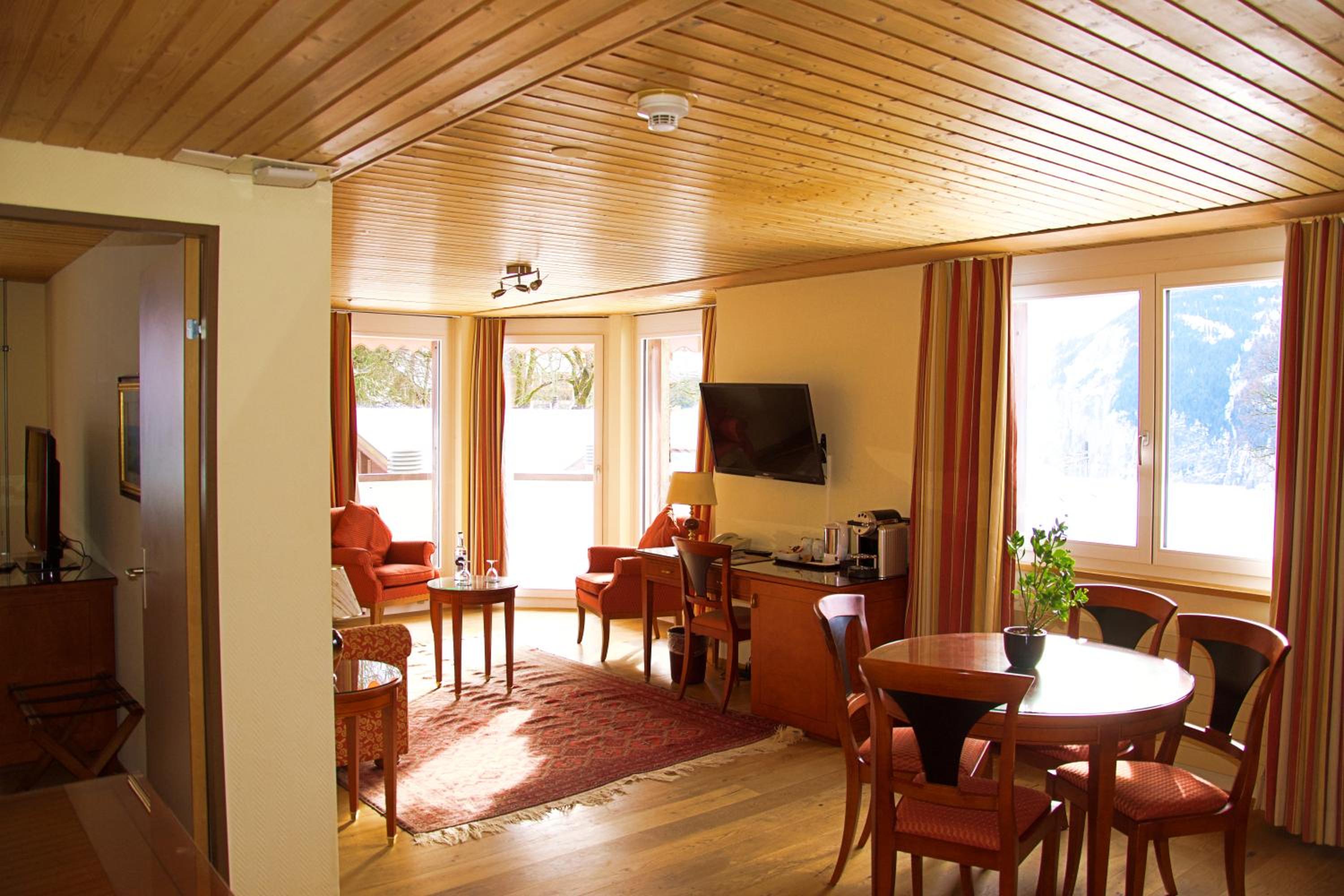 Suite with Balcony and Jungfrau view thumbnail 5