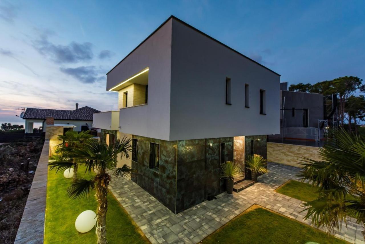 Villa photo 3