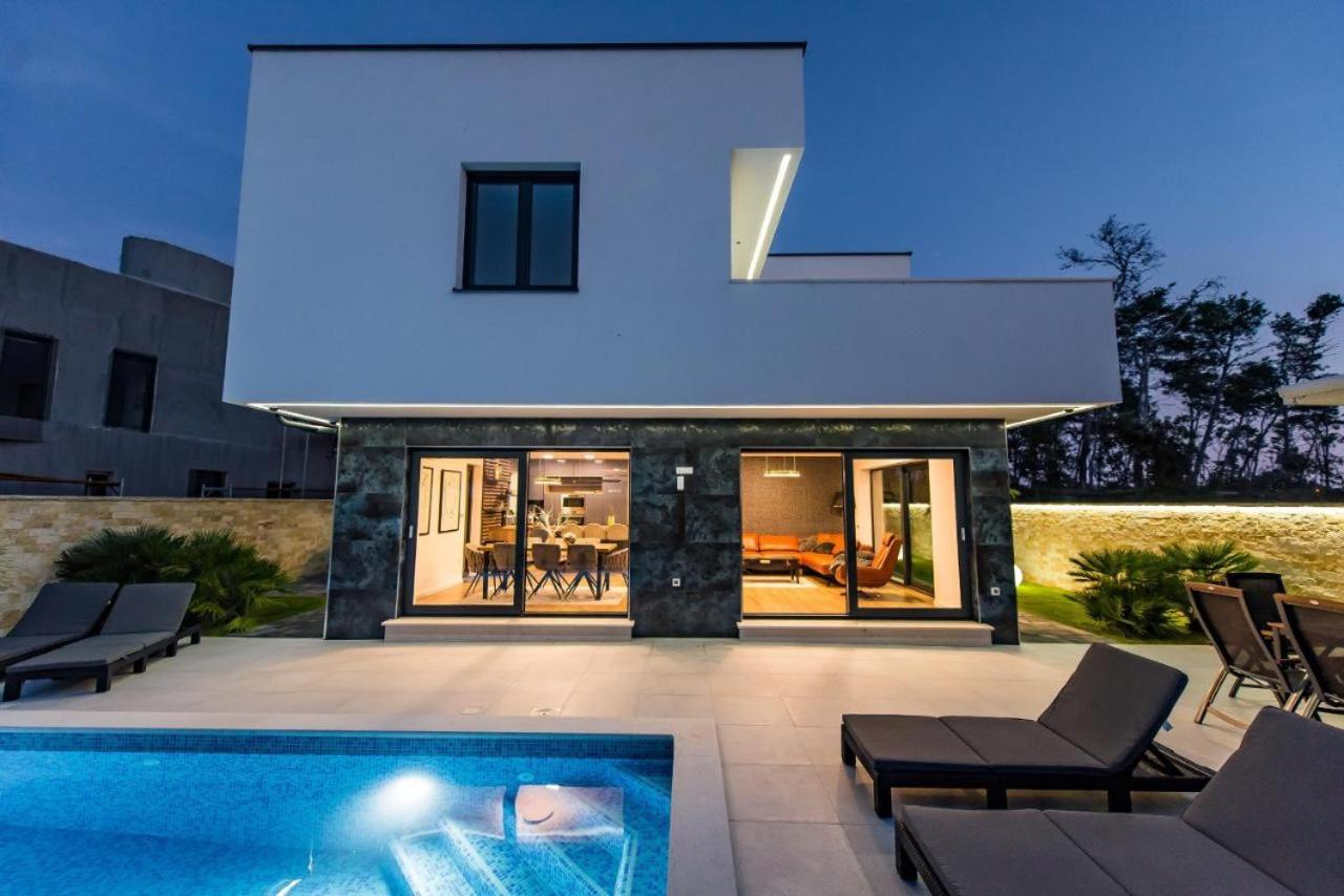 Villa photo 2