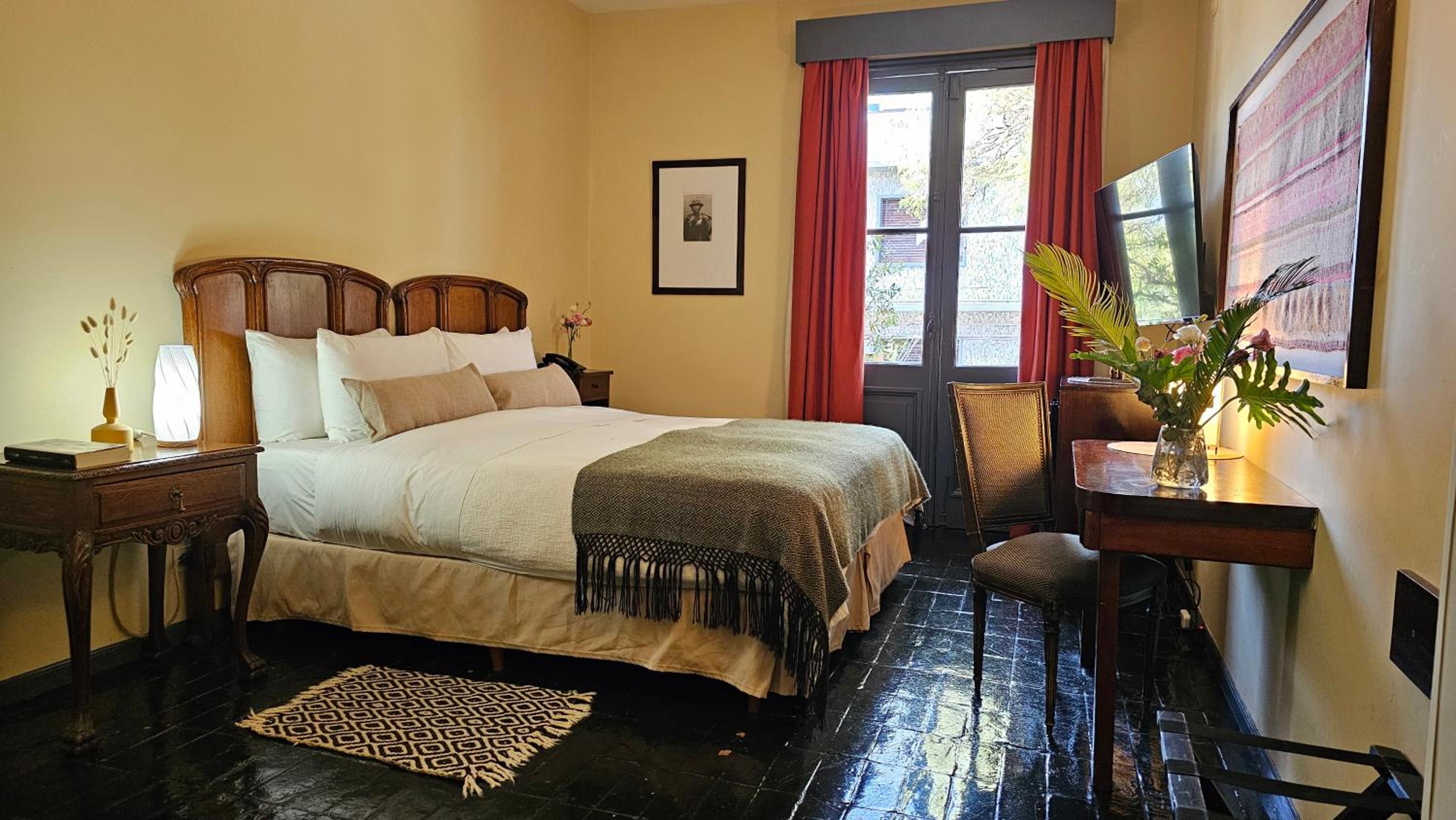 Twin Room thumbnail 6