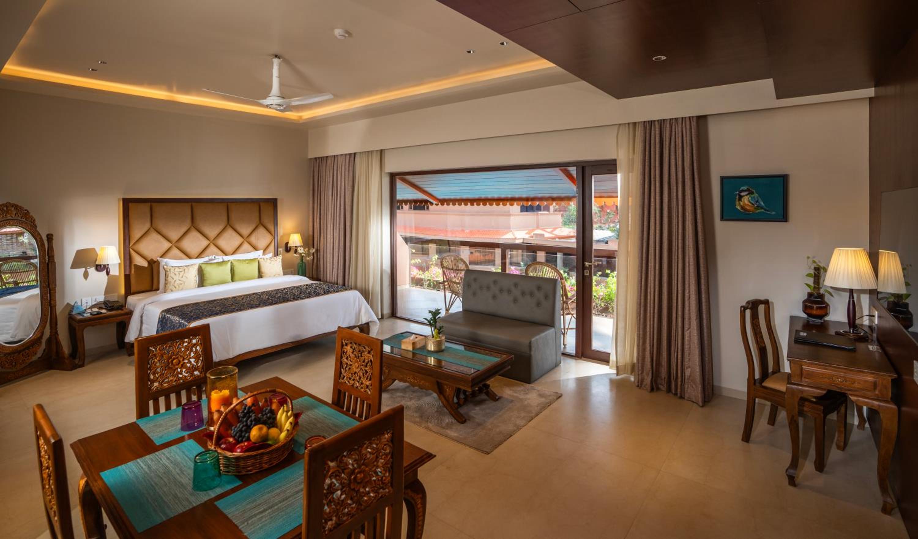 Lounge Suite - Photo 1